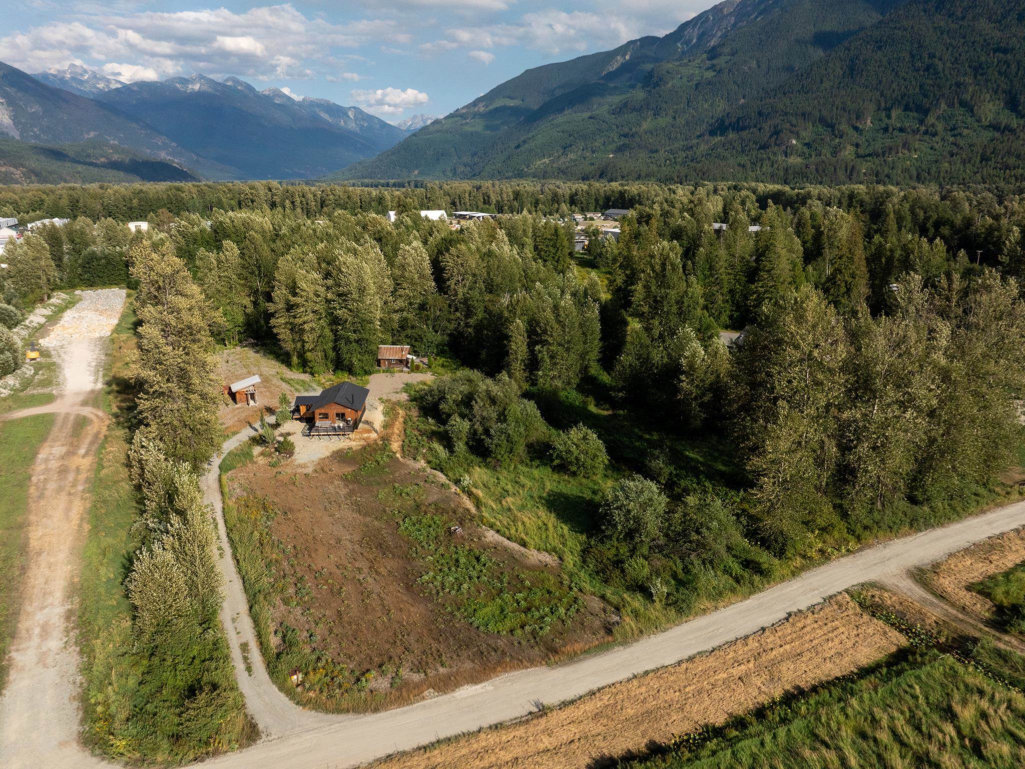 Pemberton House with Acreage for sale:  3 bedroom 1,018 sq.ft. (Listed 2024-11-23)