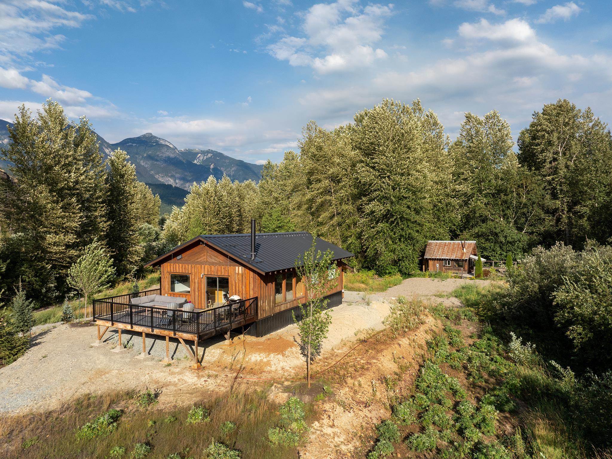 7320 Macrae Road, Pemberton, Pemberton, V0N 2L3 2