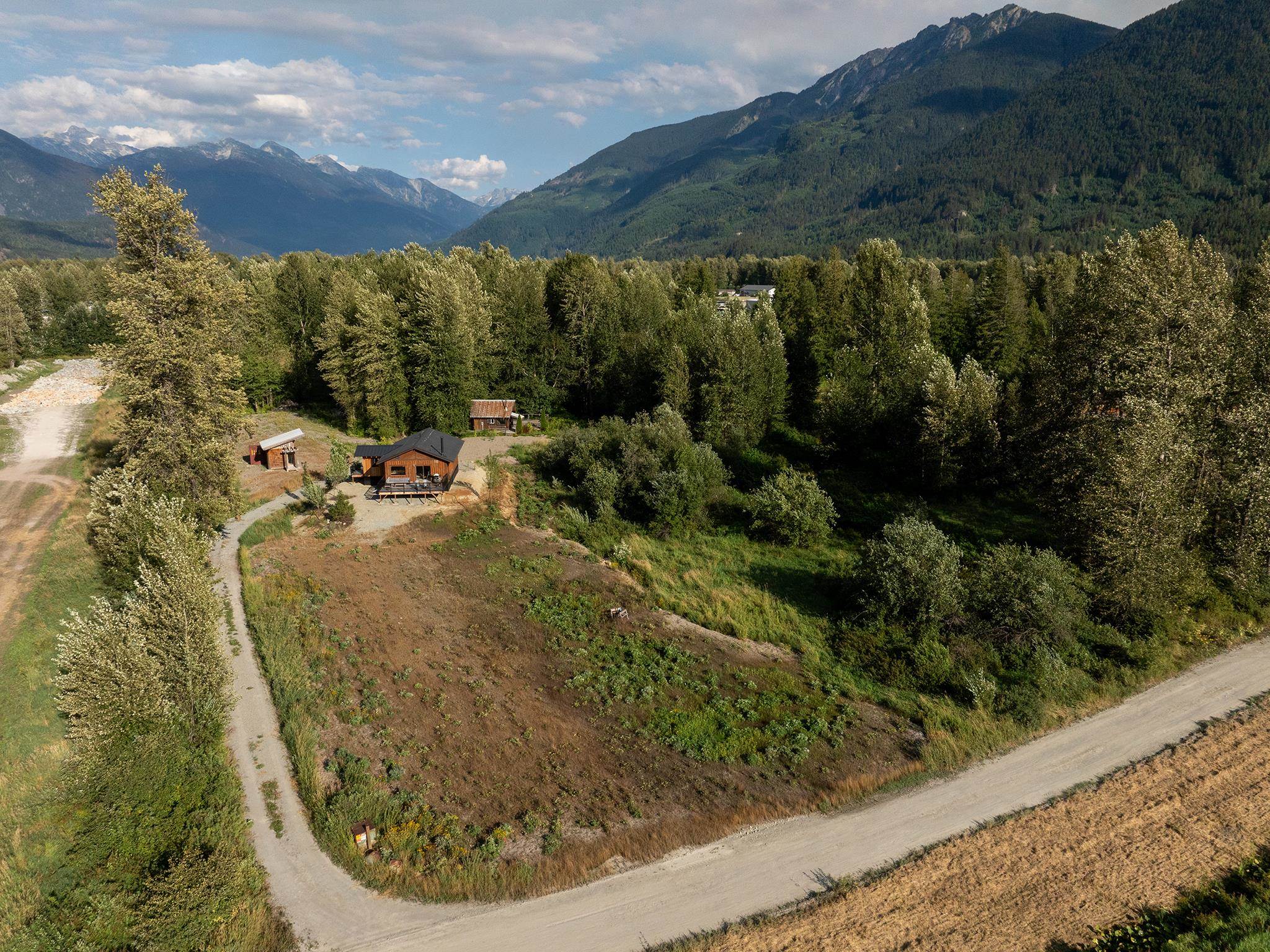 7320 Macrae Road, Pemberton, Pemberton, V0N 2L3 30