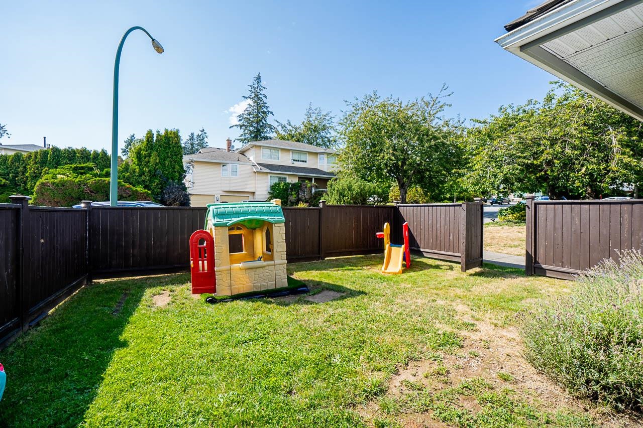 15578 Roper Avenue, White Rock, White Rock, V4B 2G5 35