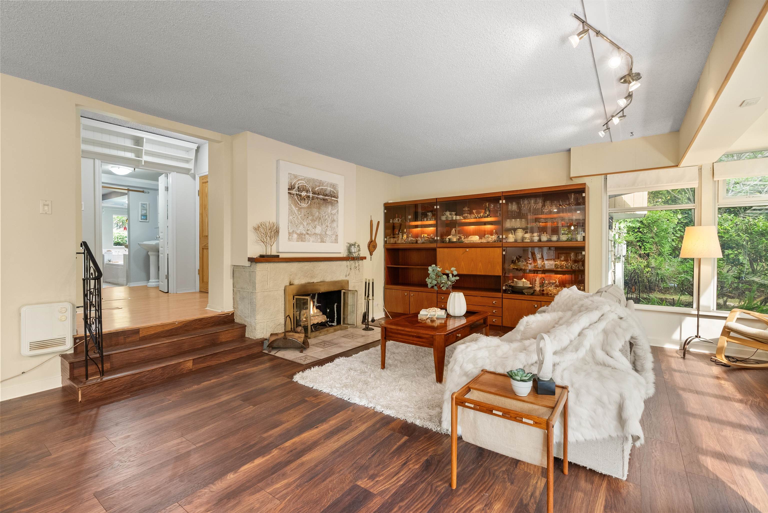 2094 Inglewood Avenue, West Vancouver, Ambleside, V7V 1Z4 3