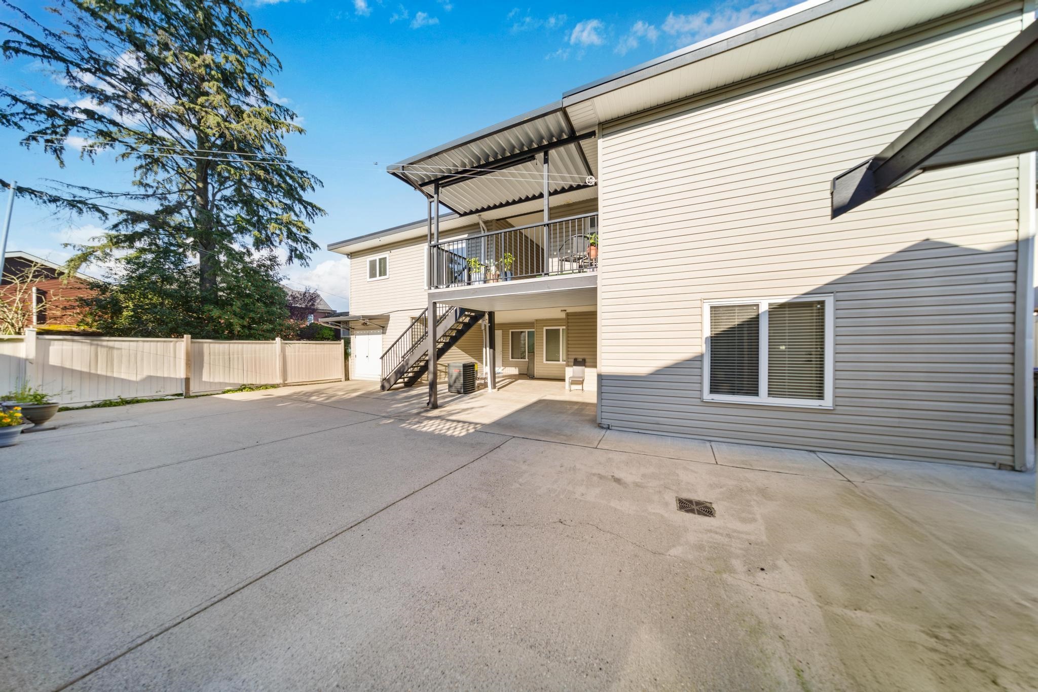 7819 127 Street, Surrey, West Newton, V3W 4B2 5