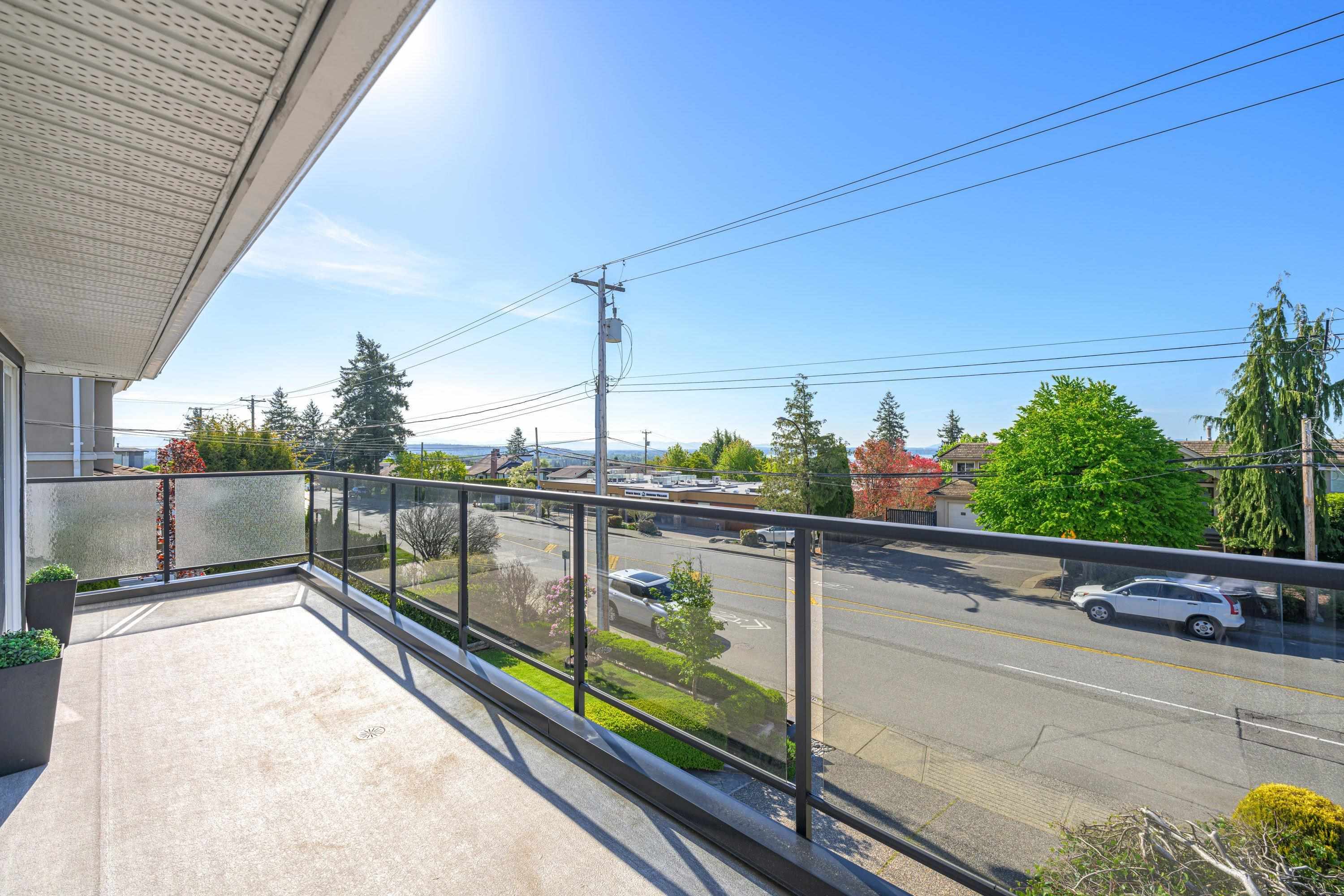 15627 Buena Vista Avenue, White Rock, White Rock, V4B 1Z3 22