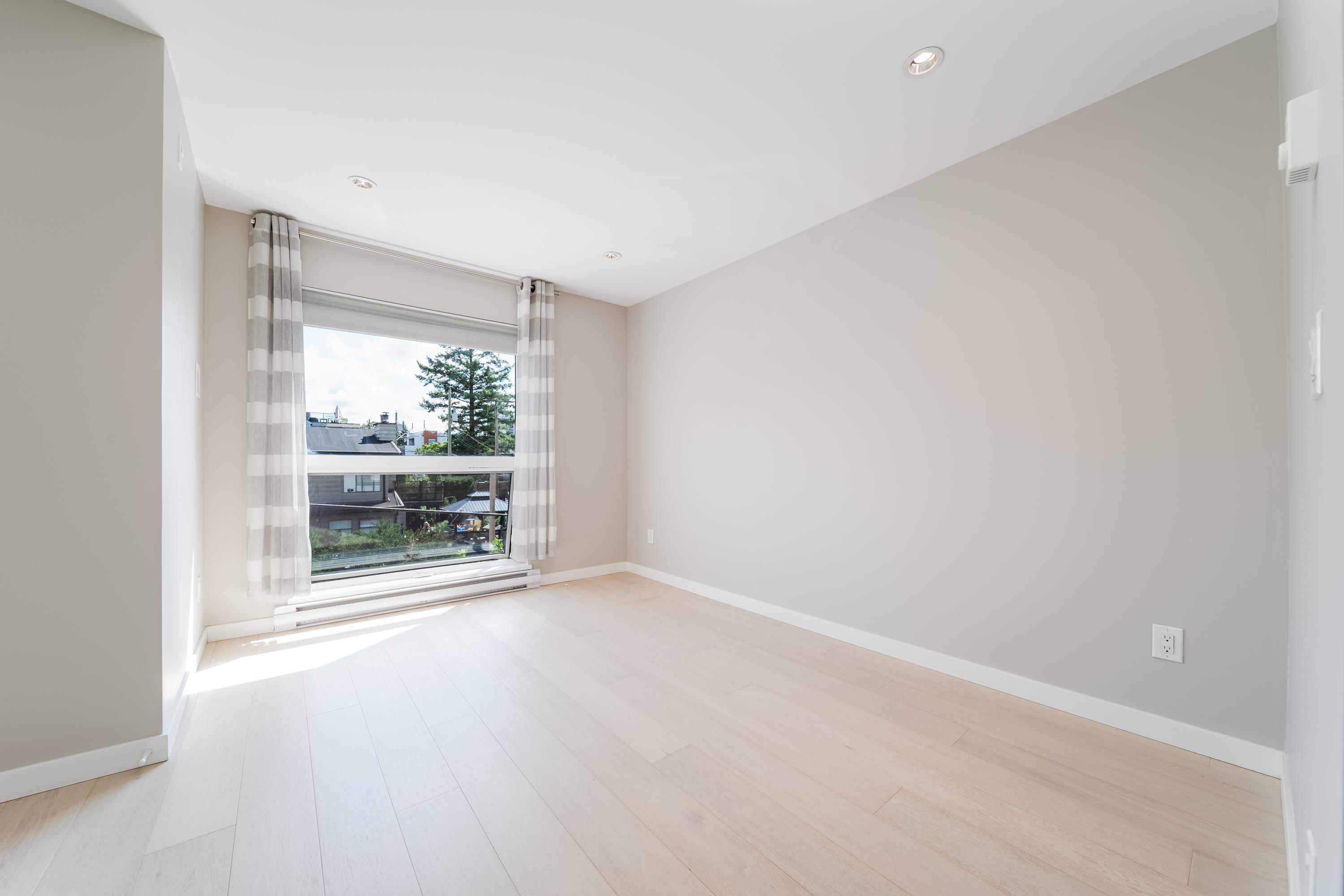 141 St. Patricks Avenue, North Vancouver, Lower Lonsdale, V7L 0E7 22