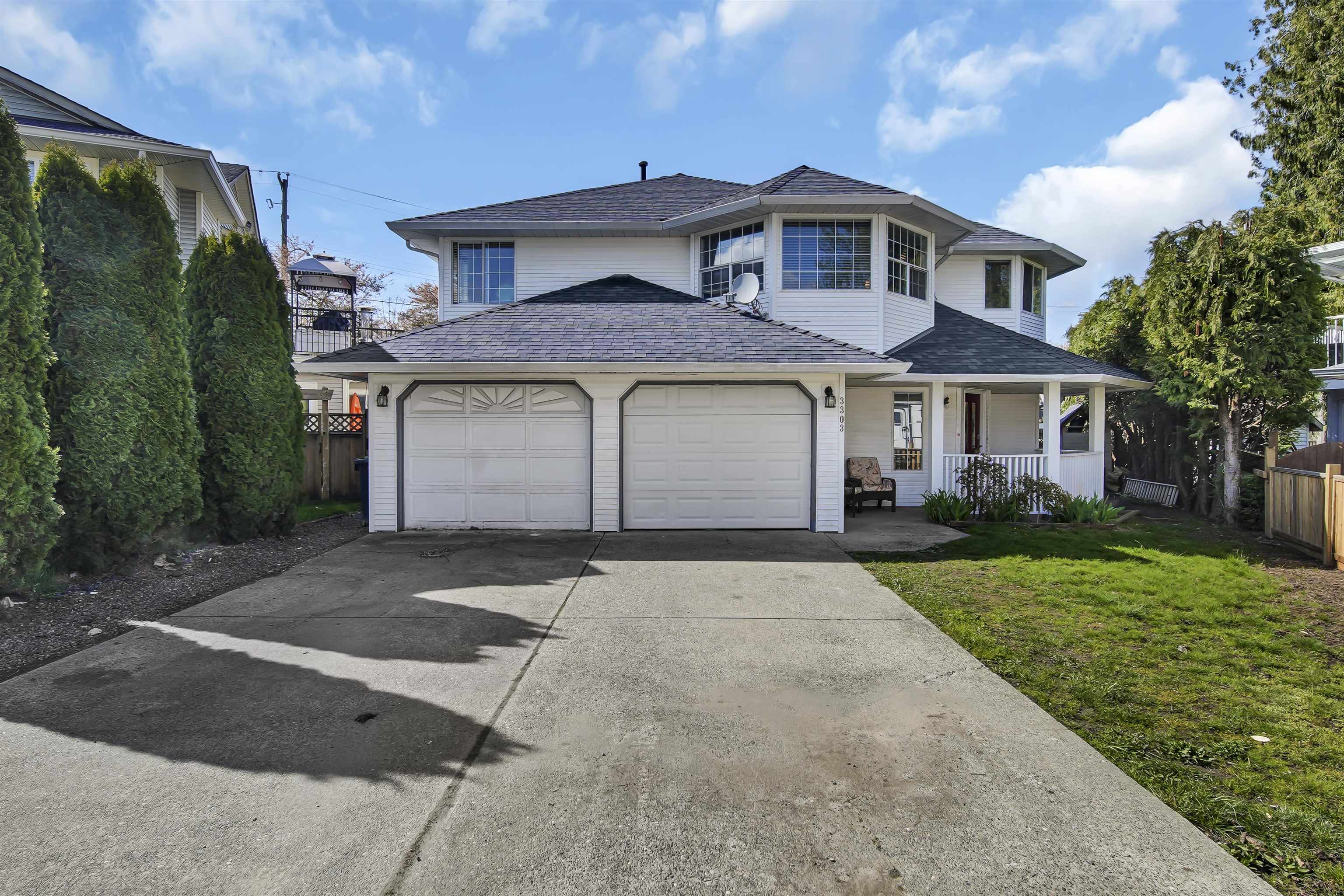 3303 272a Street, Langley, Aldergrove Langley, V4W 3H8 1