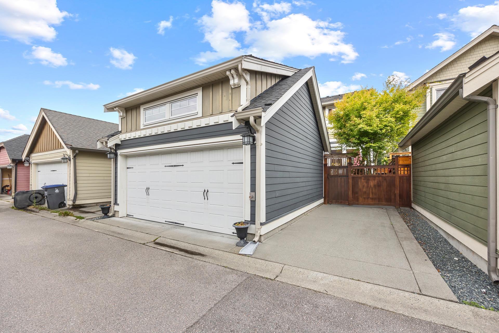 273 172a Street, Surrey, Pacific Douglas, V3S 9R1 35