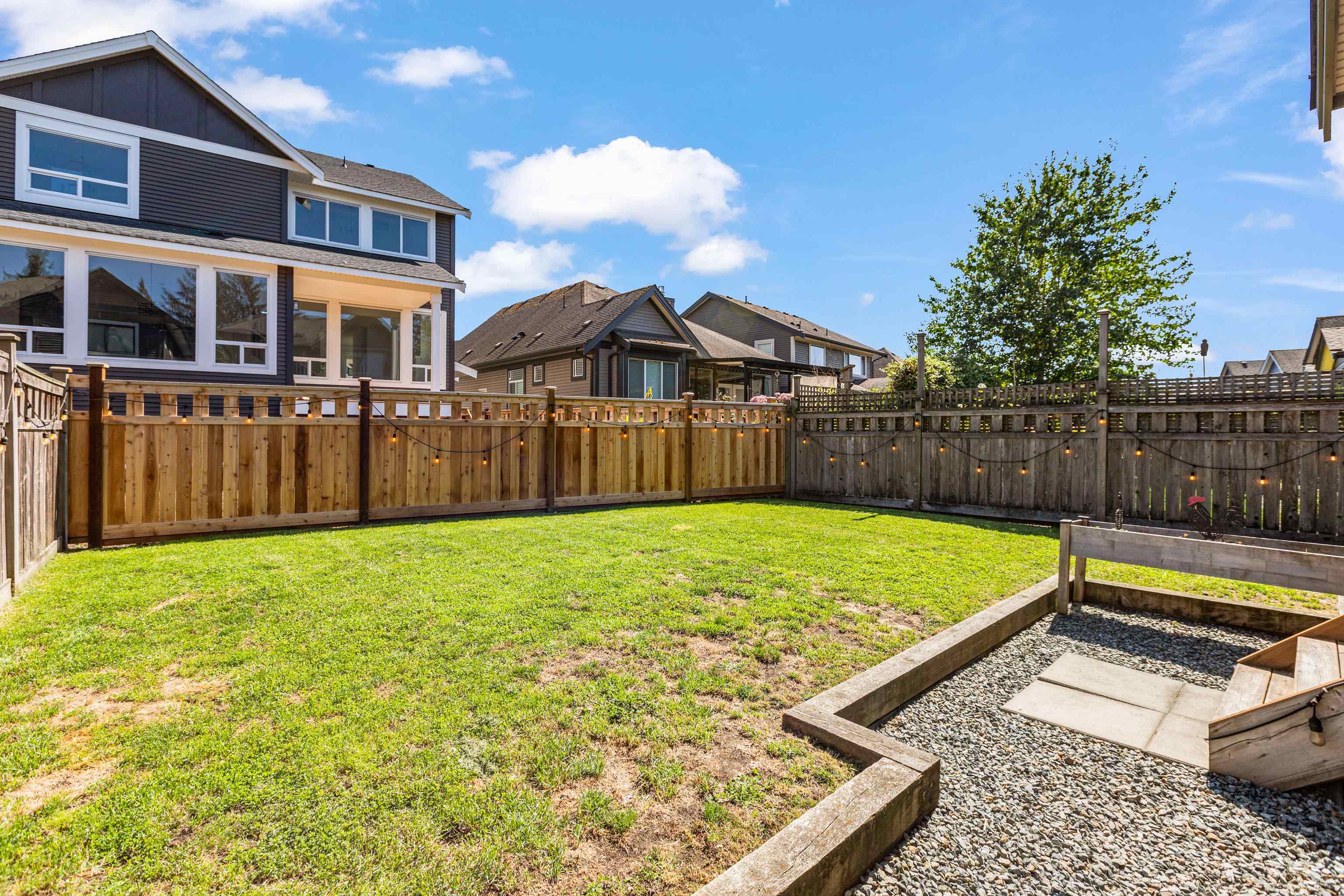 11060 Buckerfield Drive, Maple Ridge, Cottonwood MR, V2W 1Z8 37