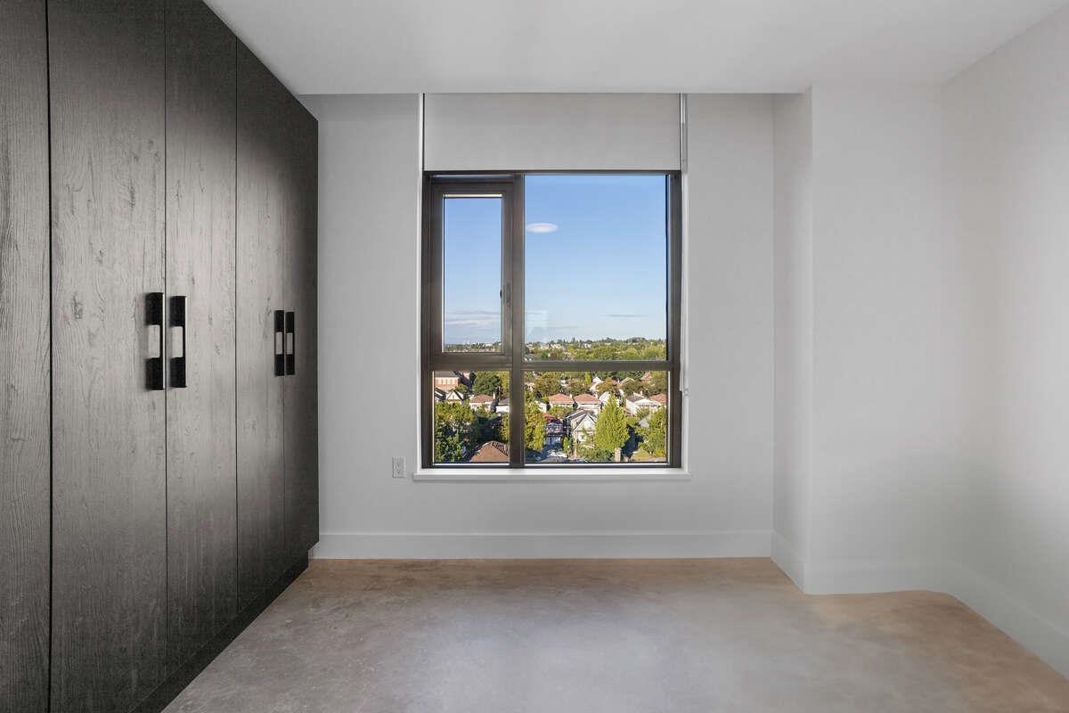 Listing image of 707 3996 DUMFRIES STREET