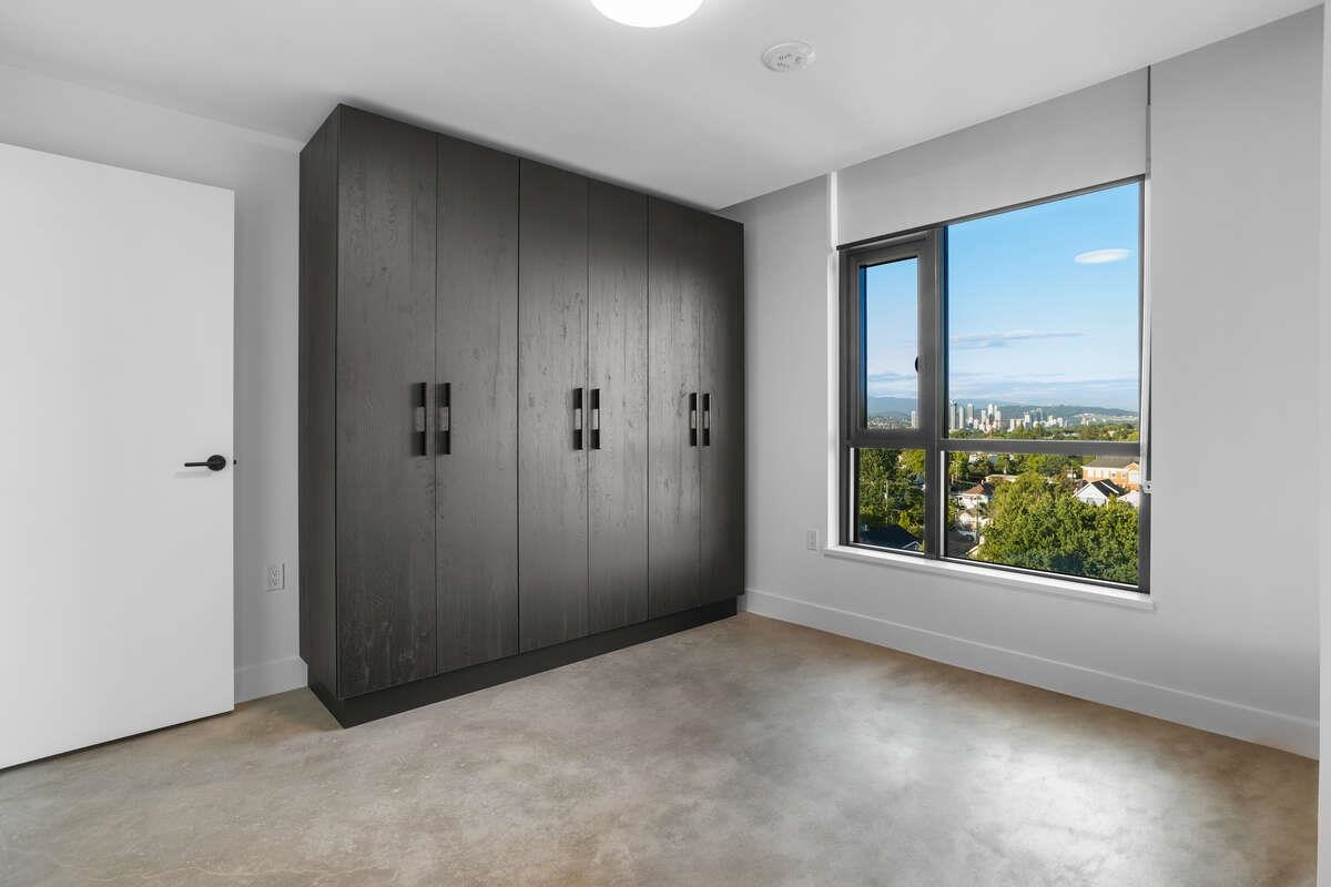 Listing image of 707 3996 DUMFRIES STREET