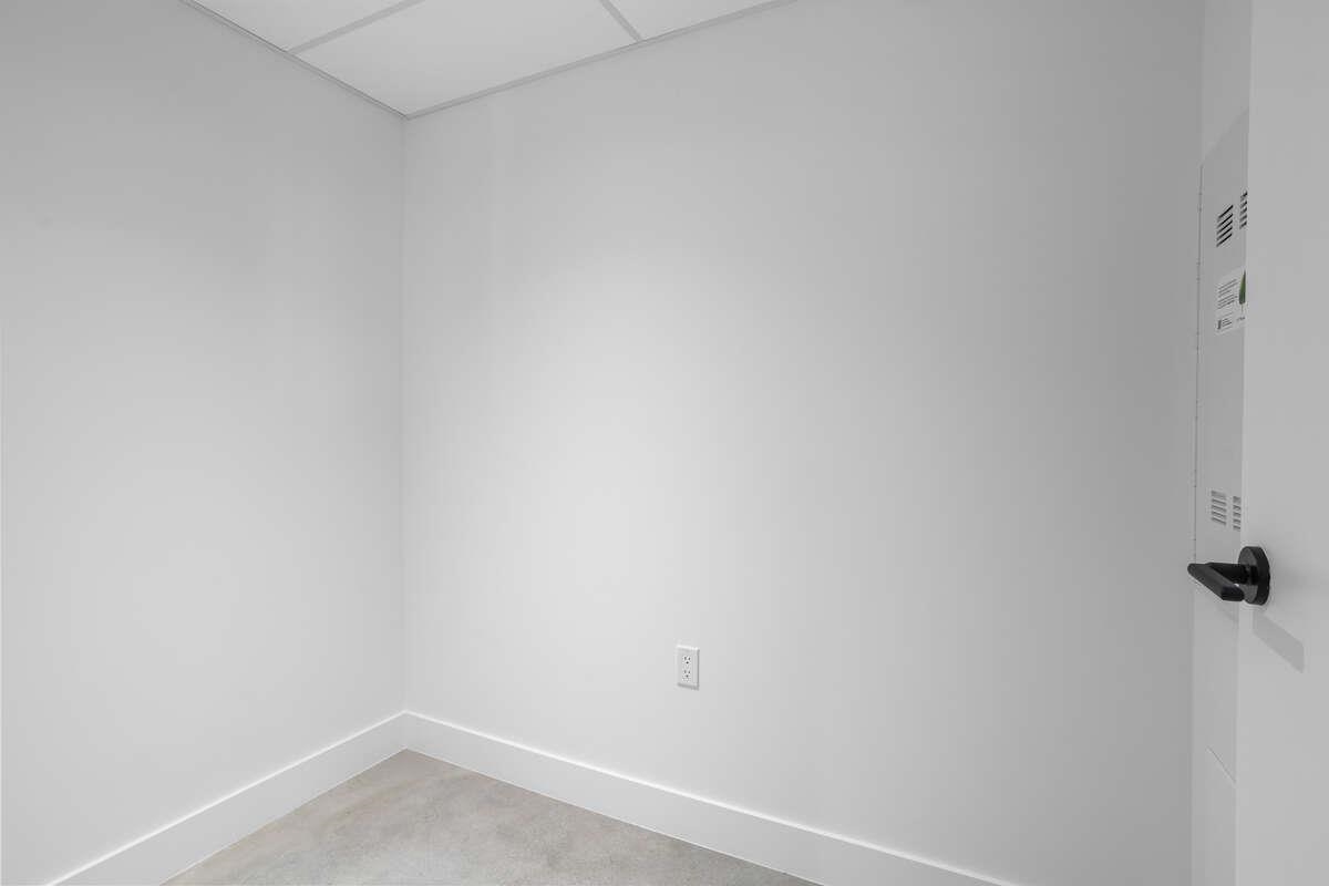Listing image of 707 3996 DUMFRIES STREET