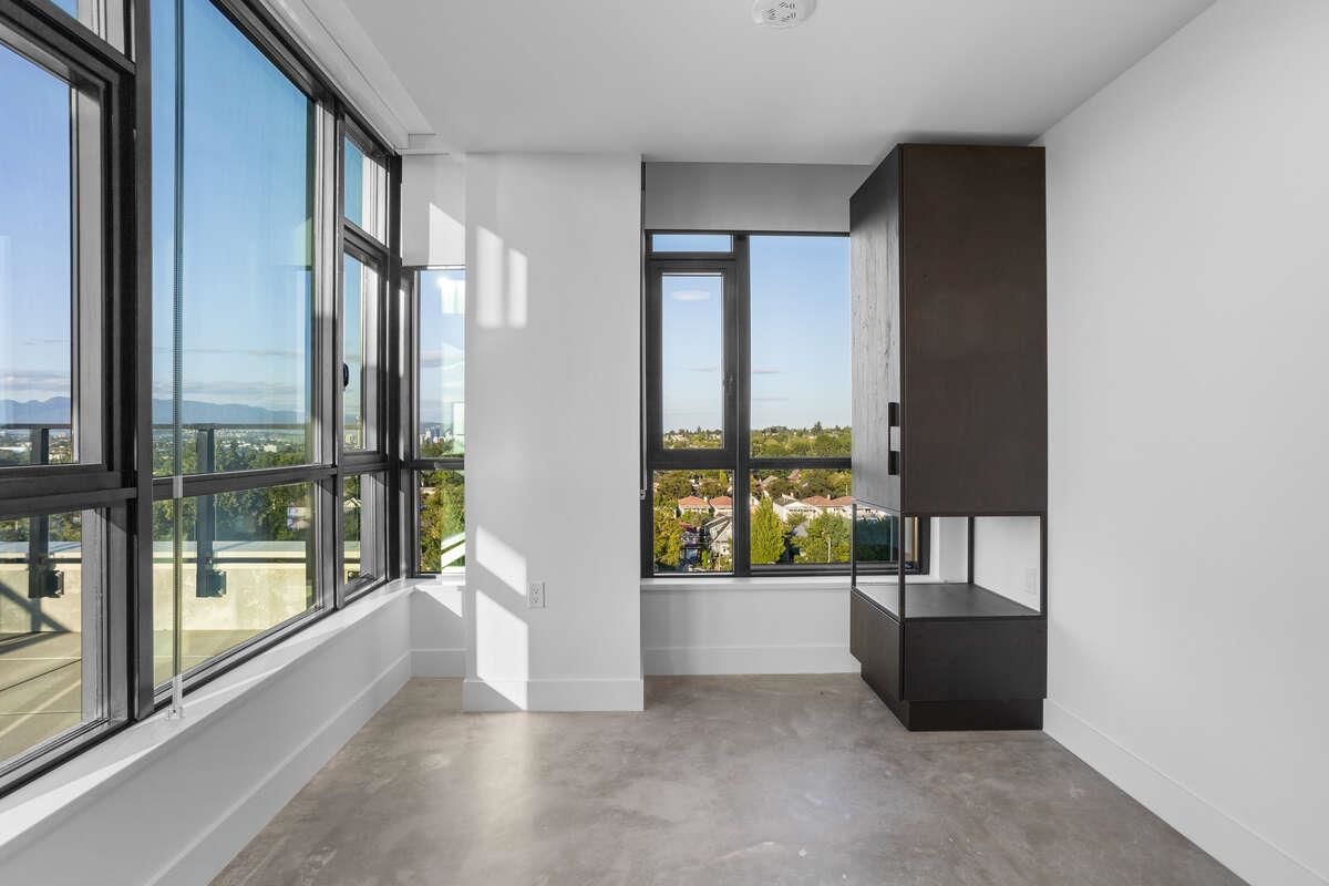 Listing image of 707 3996 DUMFRIES STREET
