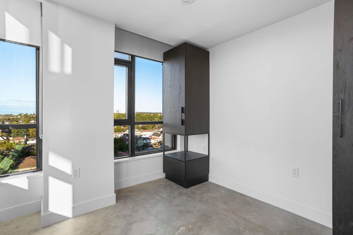Listing image of 707 3996 DUMFRIES STREET