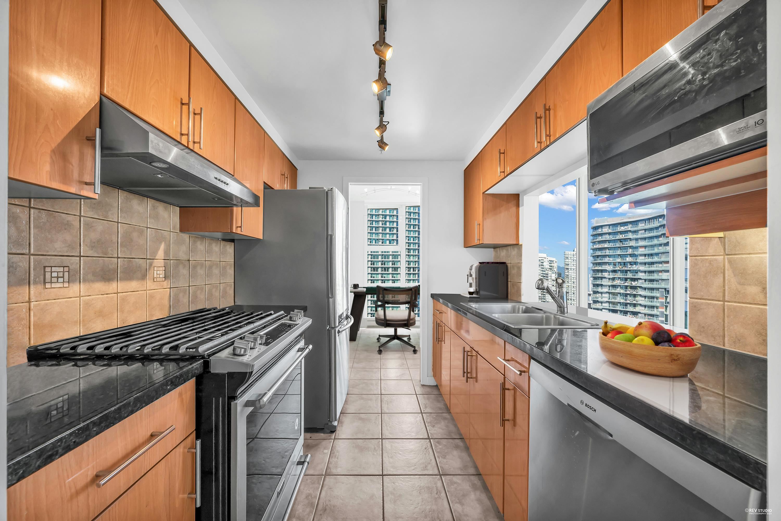 2207 1077 Marinaside Crescent, Vancouver, Yaletown, V6Z 2Z5 8