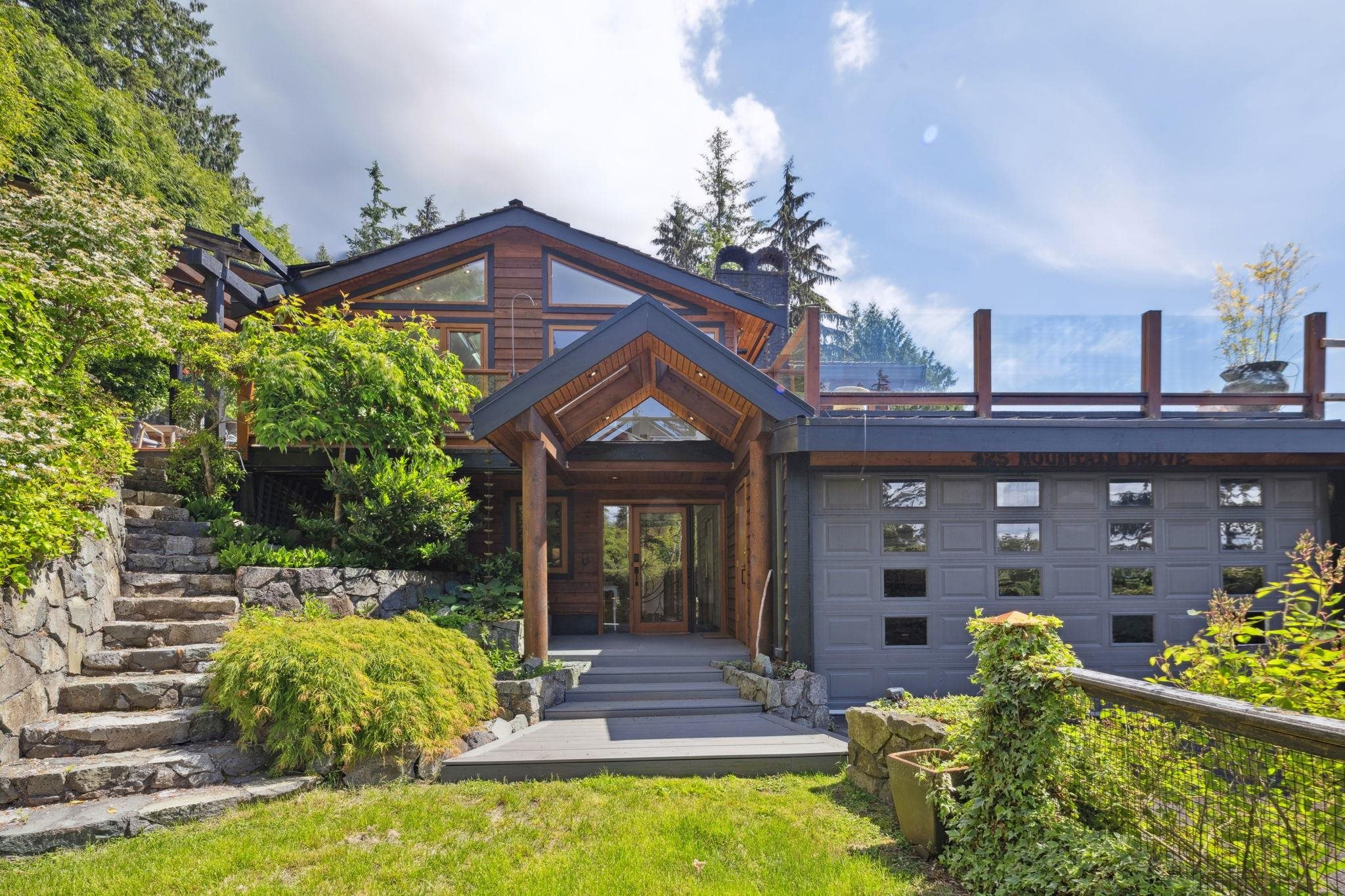 425 Mountain Drive, Lions Bay, Lions Bay, V0N 2E0 1