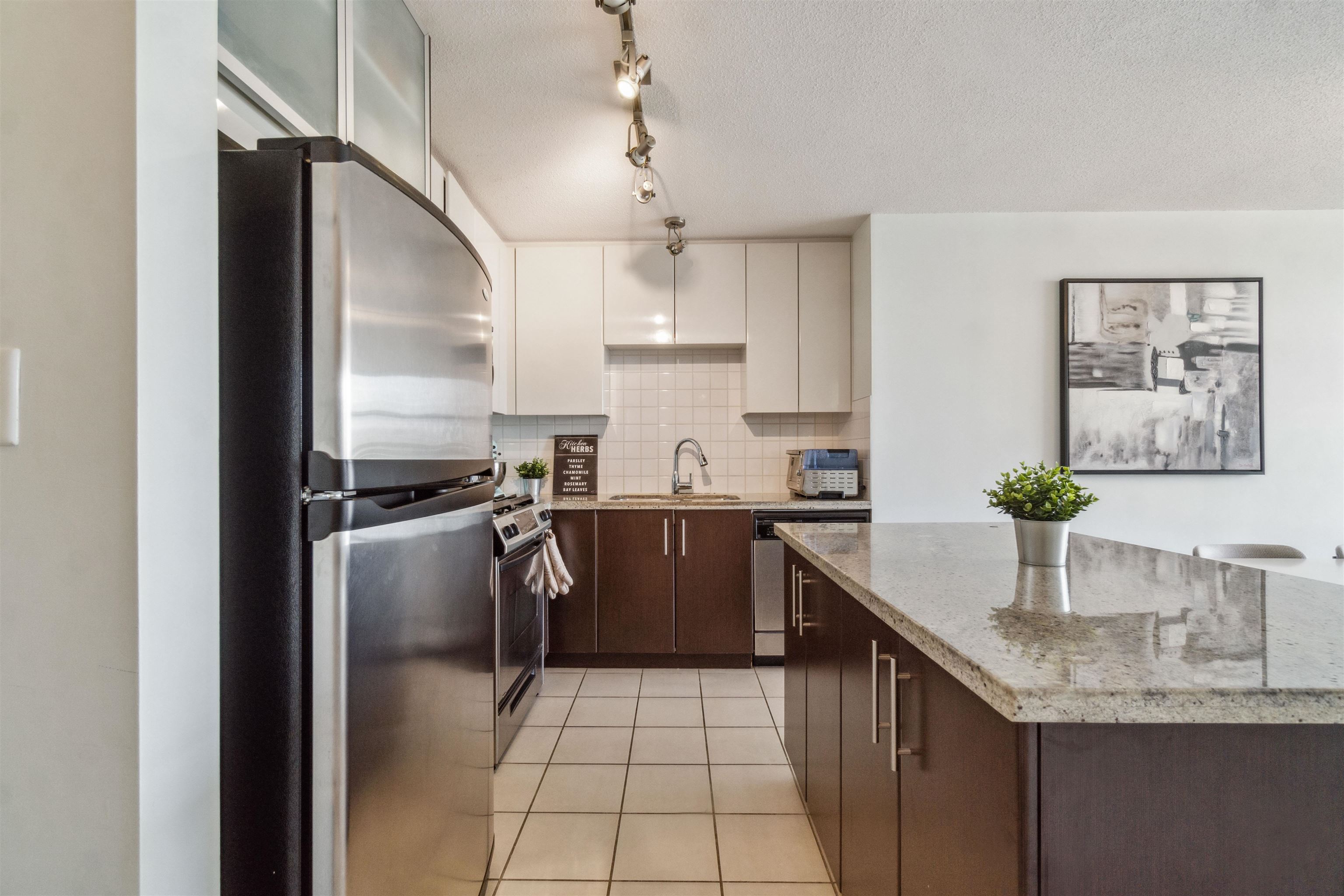 1705 2289 Yukon Crescent, Burnaby, Brentwood Park, V5C 0B2 3