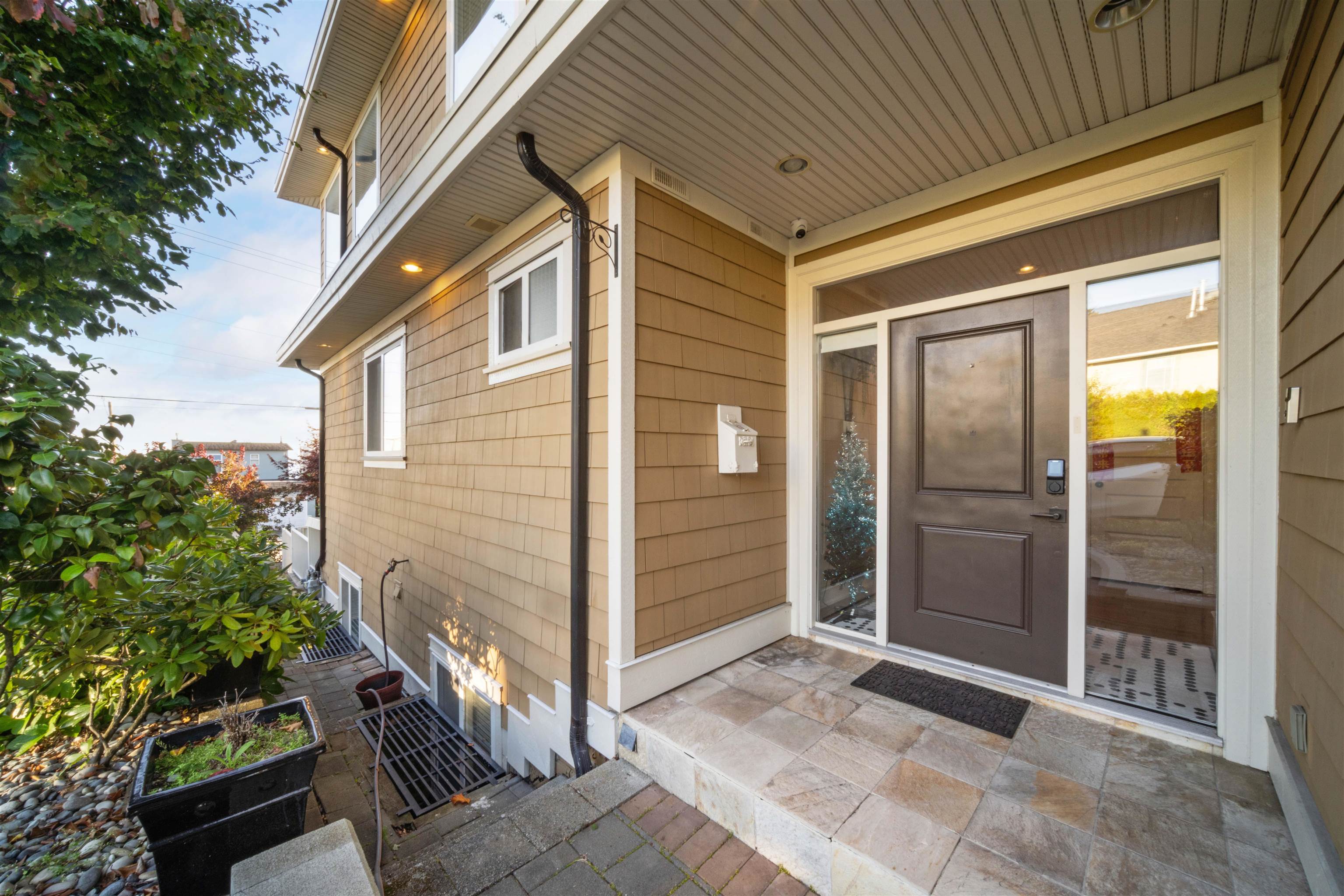 15093 Buena Vista Avenue, White Rock, White Rock, V4B 1Y1 36