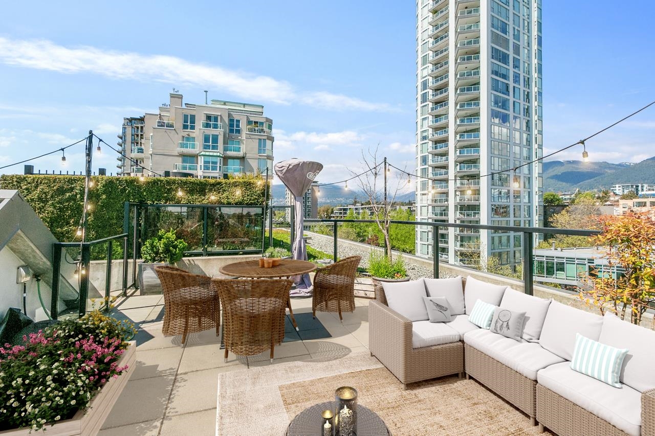Lower Lonsdale Apartment/Condo for sale: Wallace & McDowell 2 bedroom 982 sq.ft. (Listed 2024-09-08)