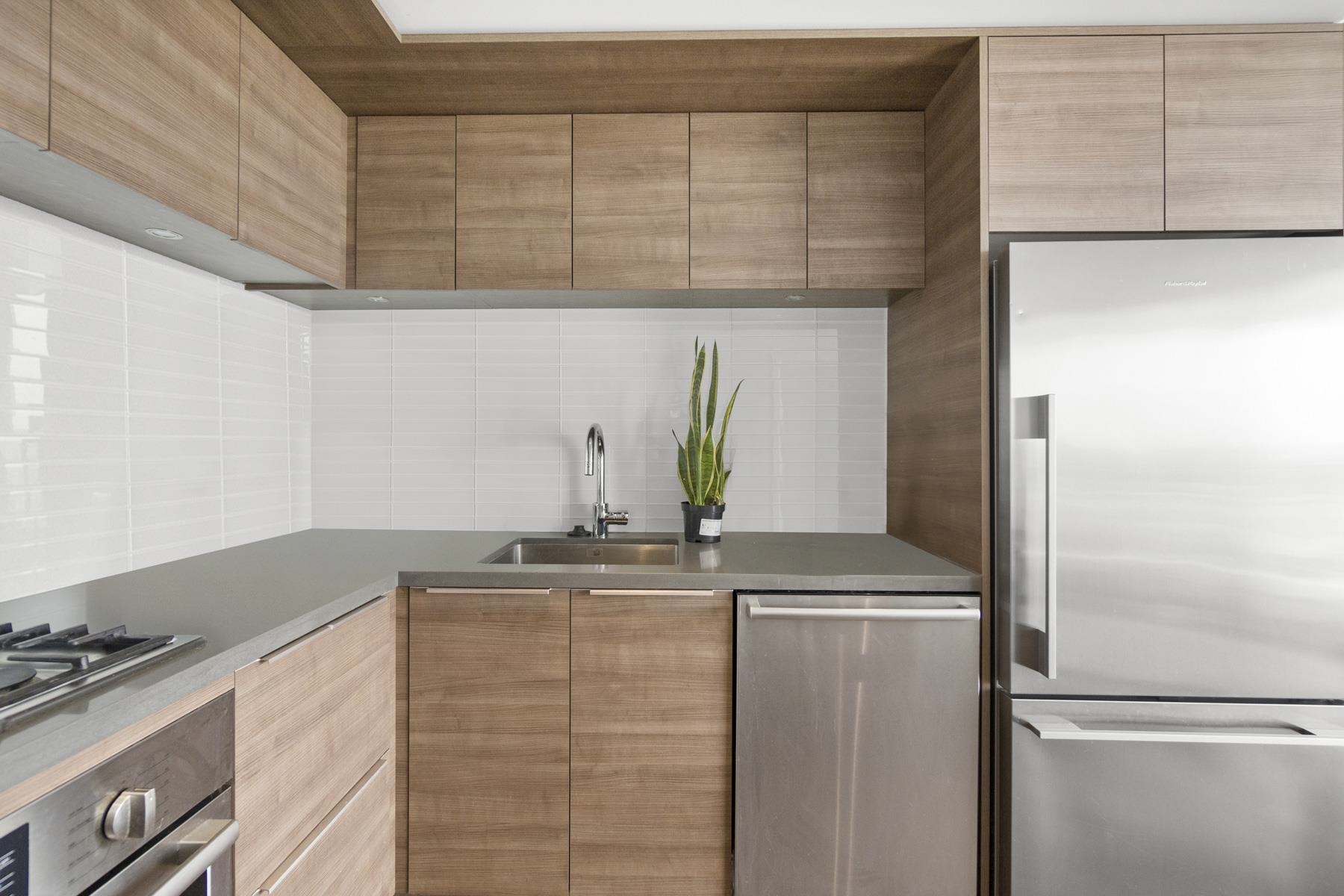 Listing image of 1405 1550 FERN STREET