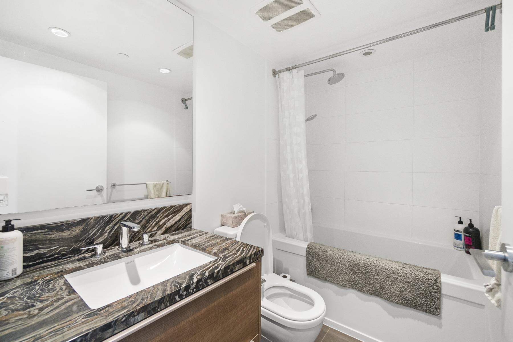Listing image of 1405 1550 FERN STREET