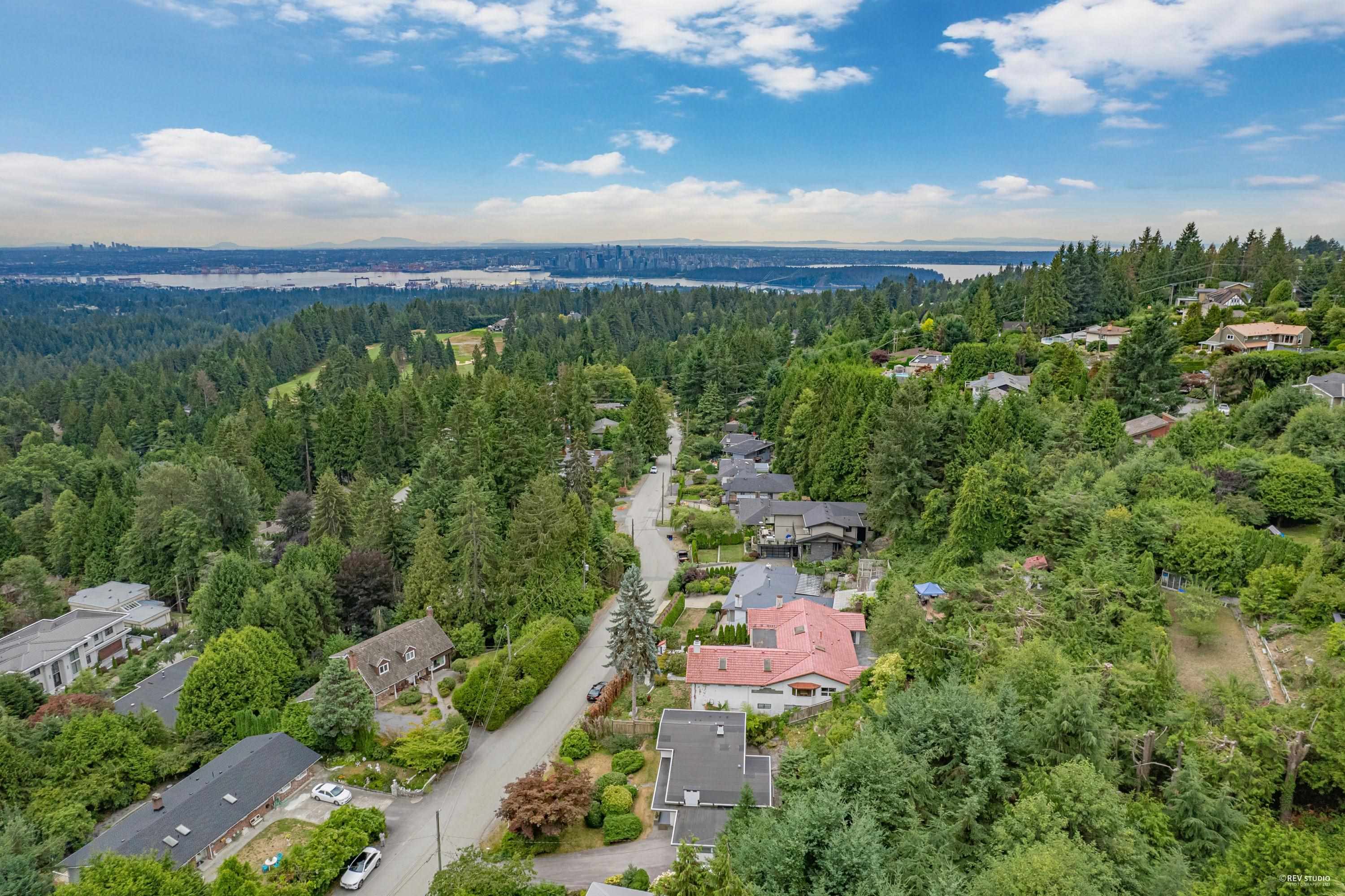 569 St. Giles Road, West Vancouver, Glenmore, V7S 1L7 2