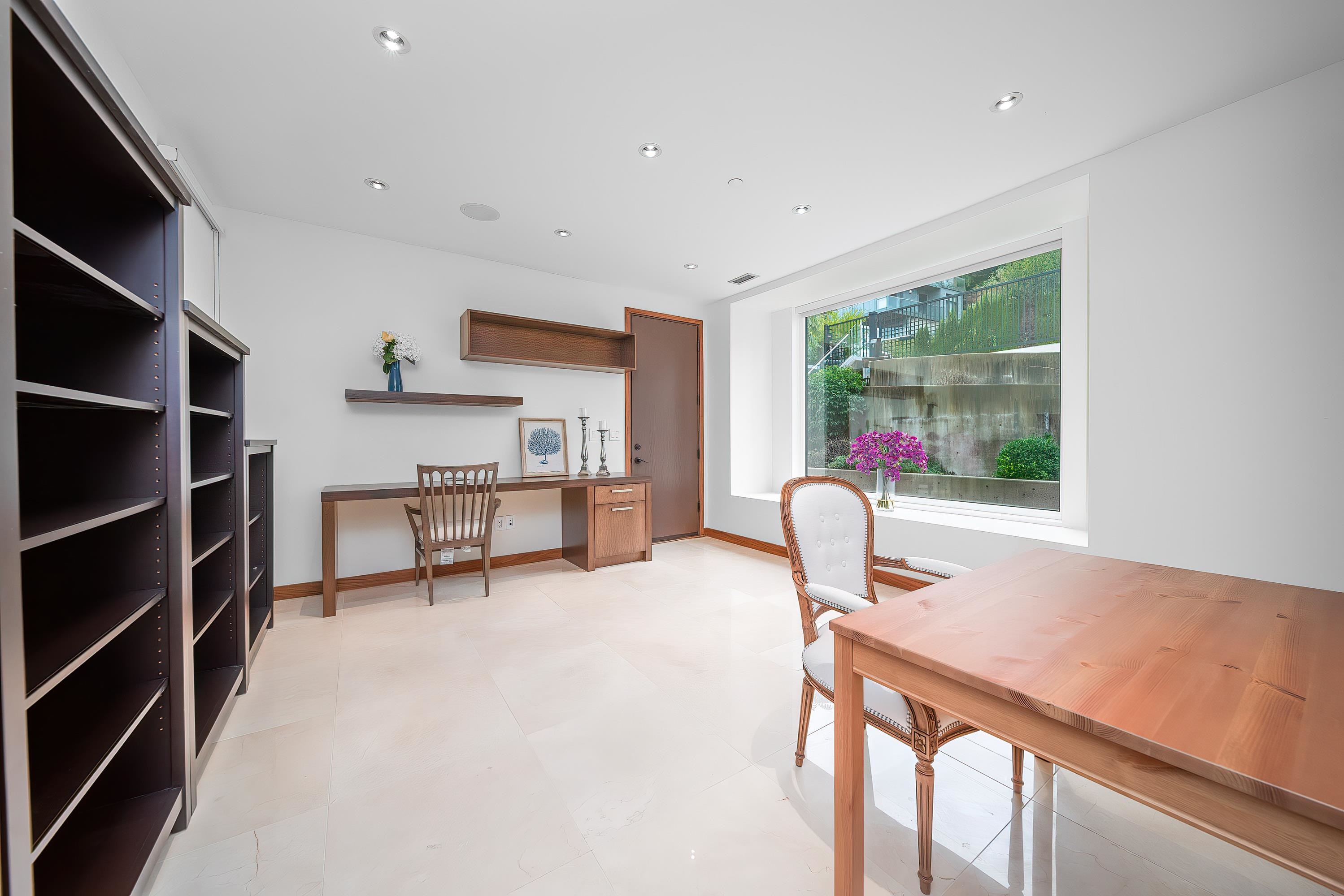 Listing image of 518 BALLANTREE PLACE