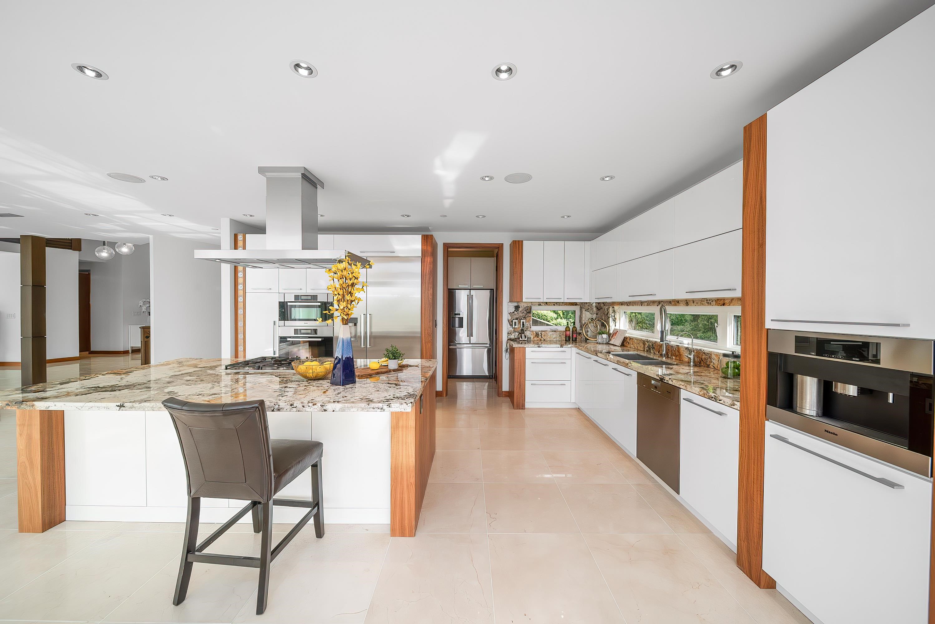 Listing image of 518 BALLANTREE PLACE