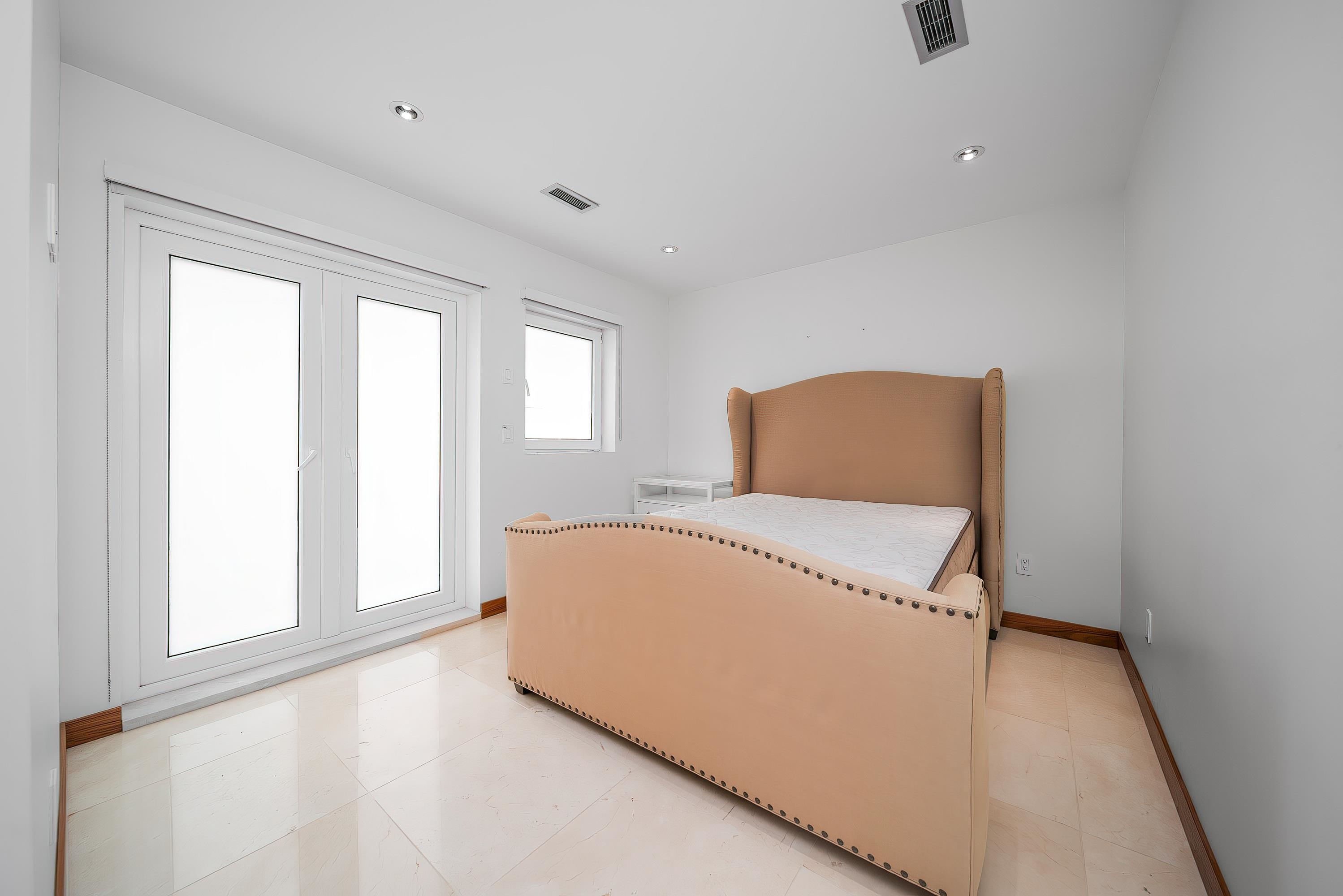 Listing image of 518 BALLANTREE PLACE