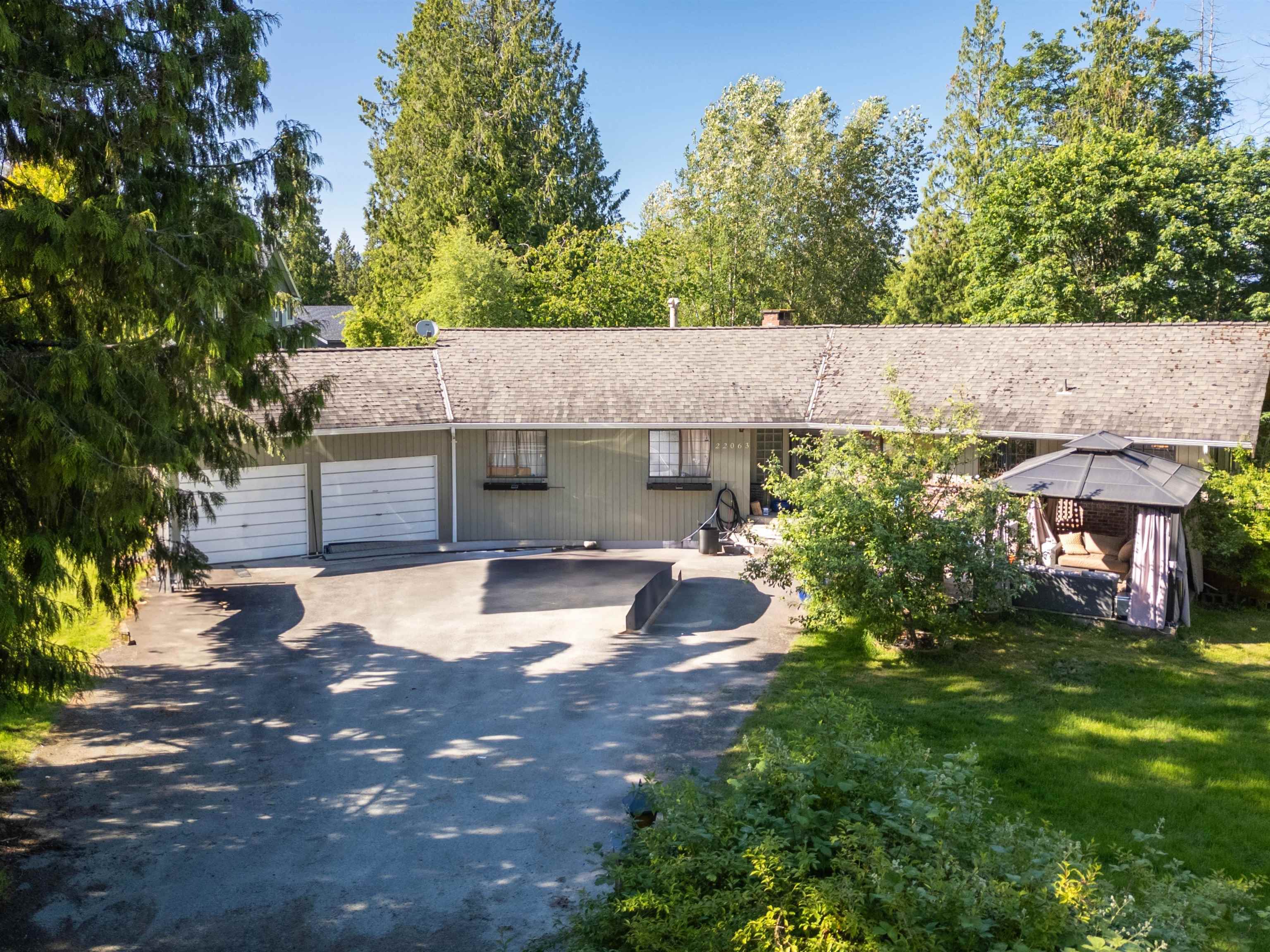 22063 86a Avenue, Langley, Fort Langley, V1M 3S8 2