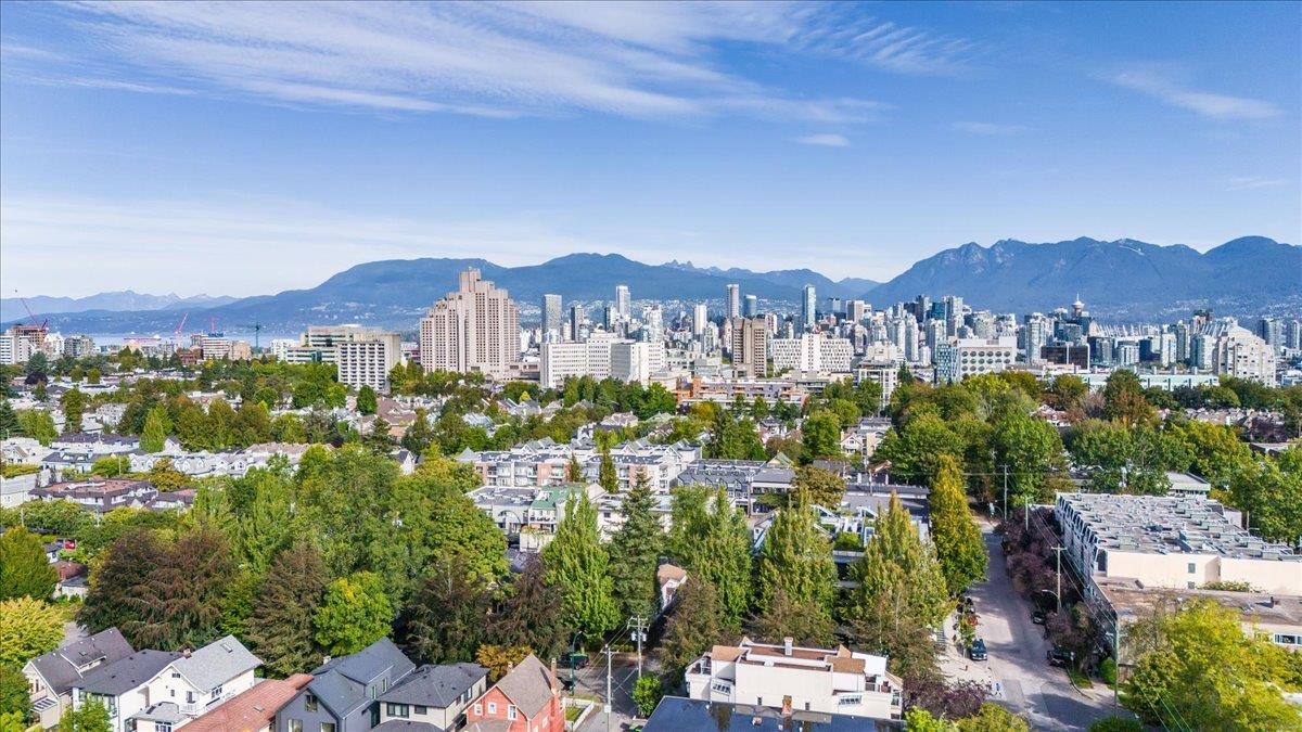 3379 Heather Street, Vancouver, Cambie, V5Z 3K6 1