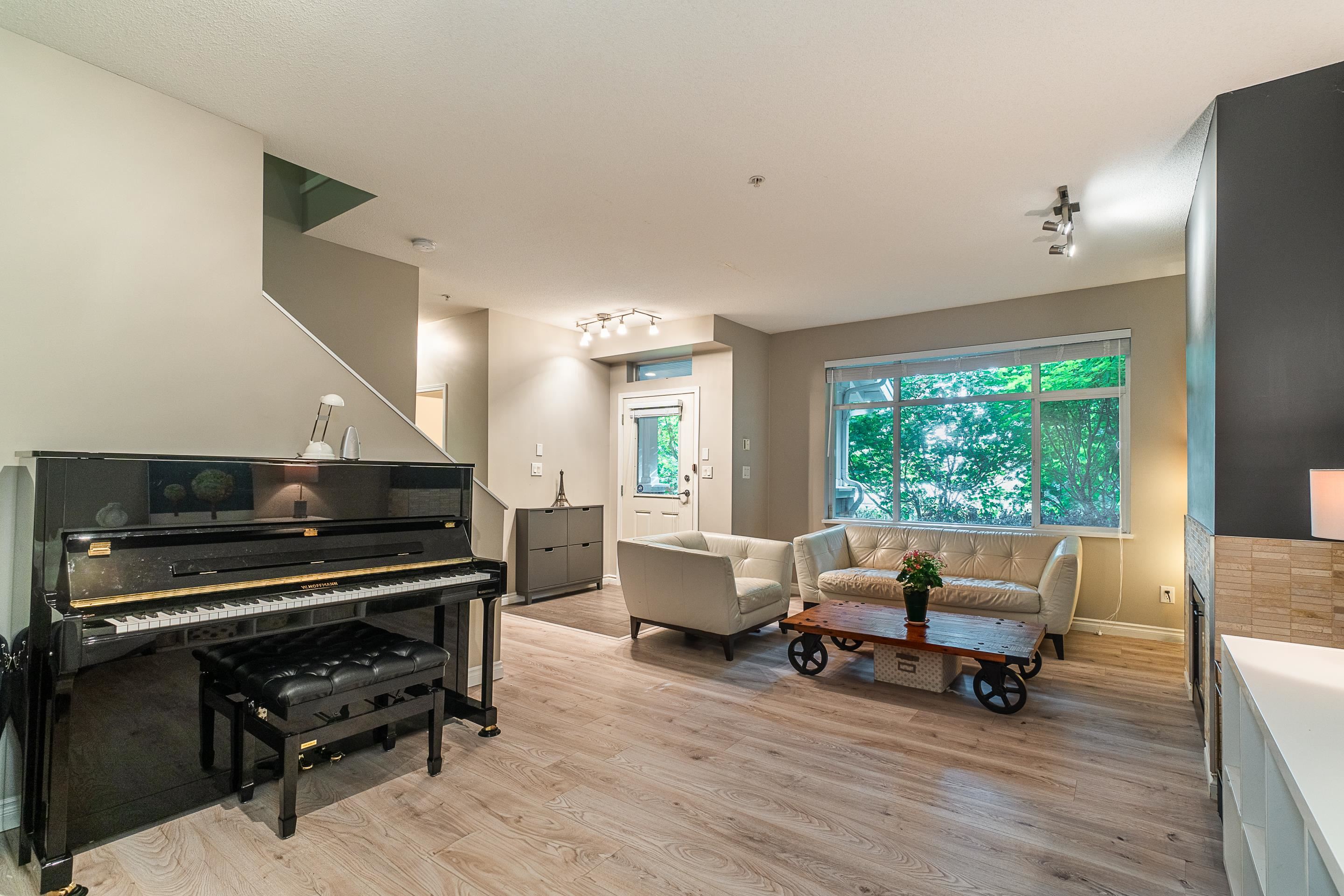 97 6878 Southpoint Drive, Burnaby, South Slope, V3N 5E4 5