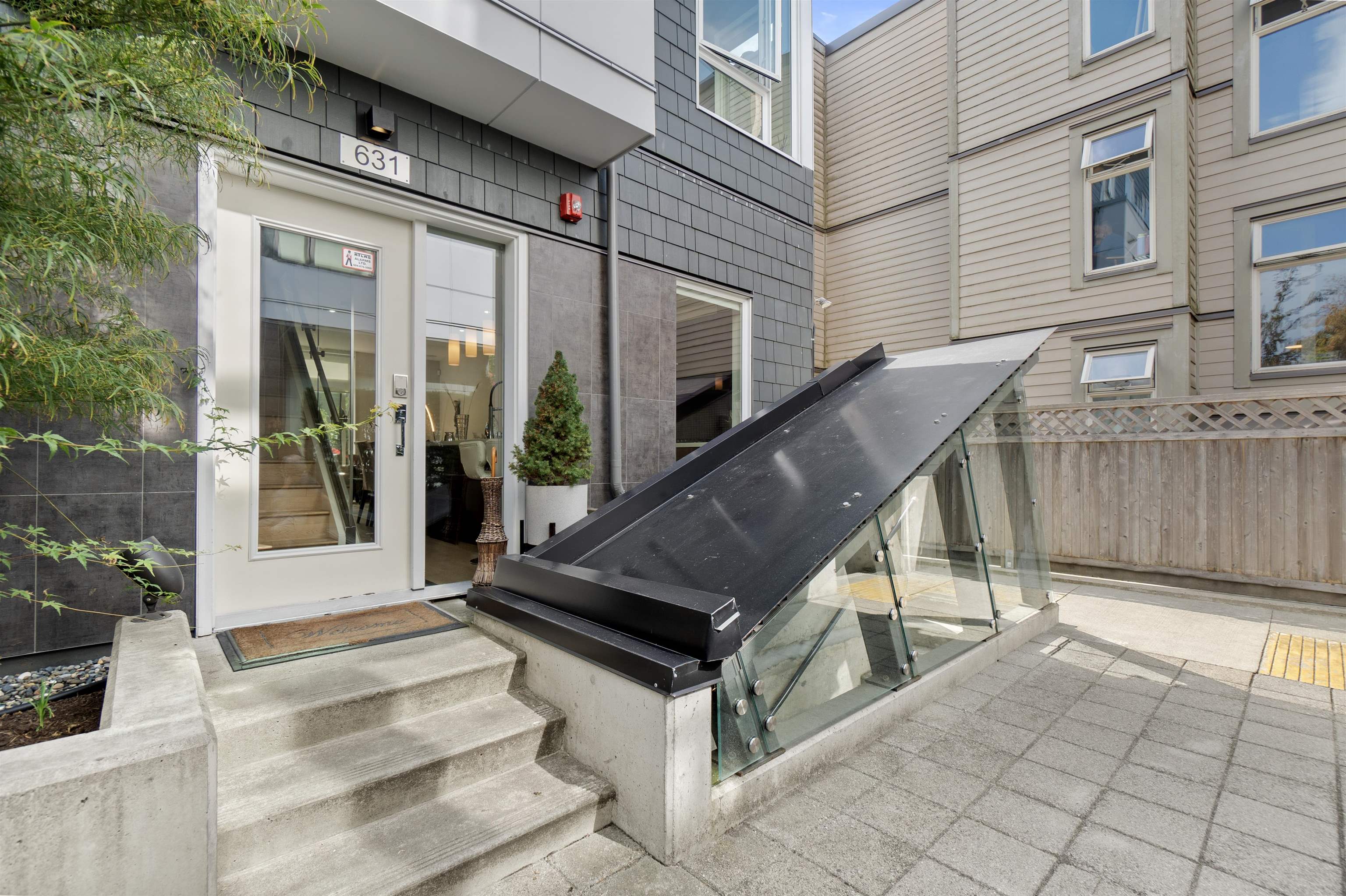 631 Victoria Drive, Vancouver, Hastings, V5L 0C3 28