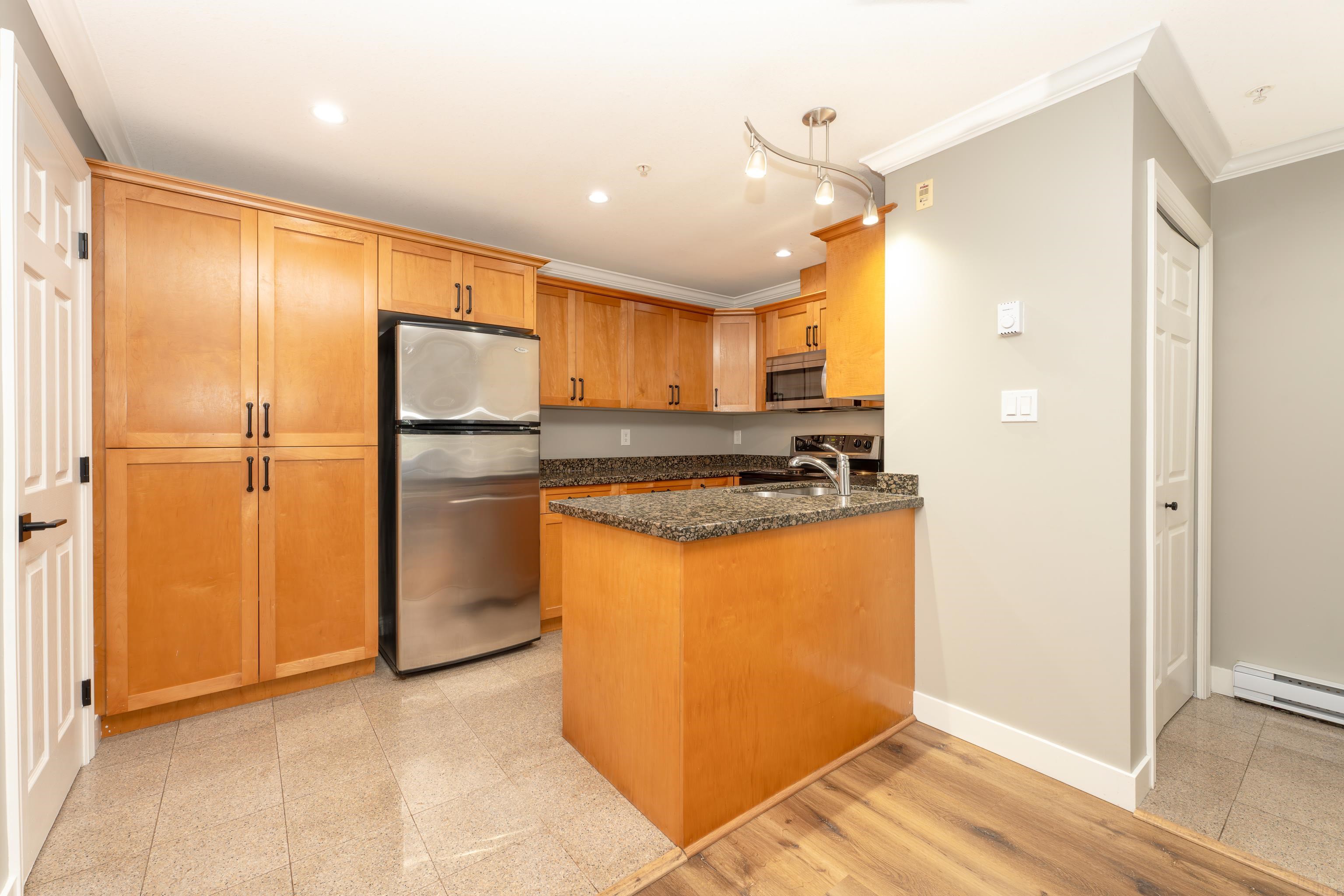 2172 Wall Street, Vancouver, Hastings, V5L 1B5 5