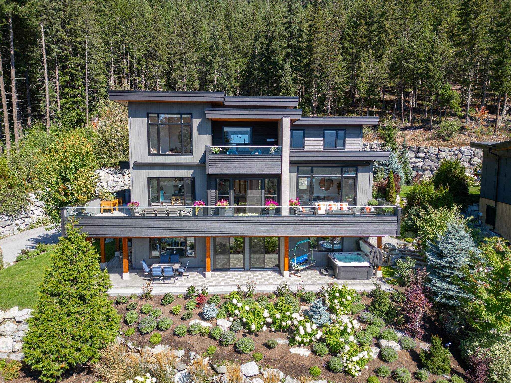 8604 Jon Montgomery Stroll Way, Whistler, Rainbow, V8E 1L9 1