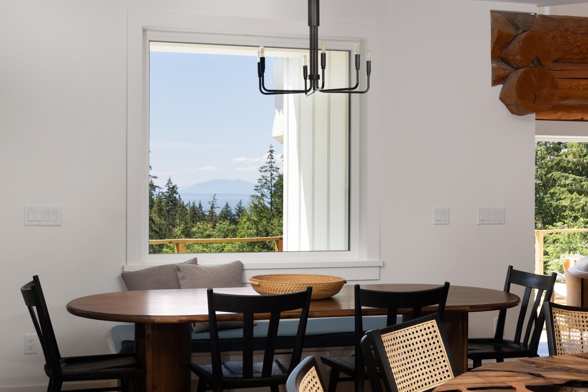 Listing image of 650 LAURA ROAD