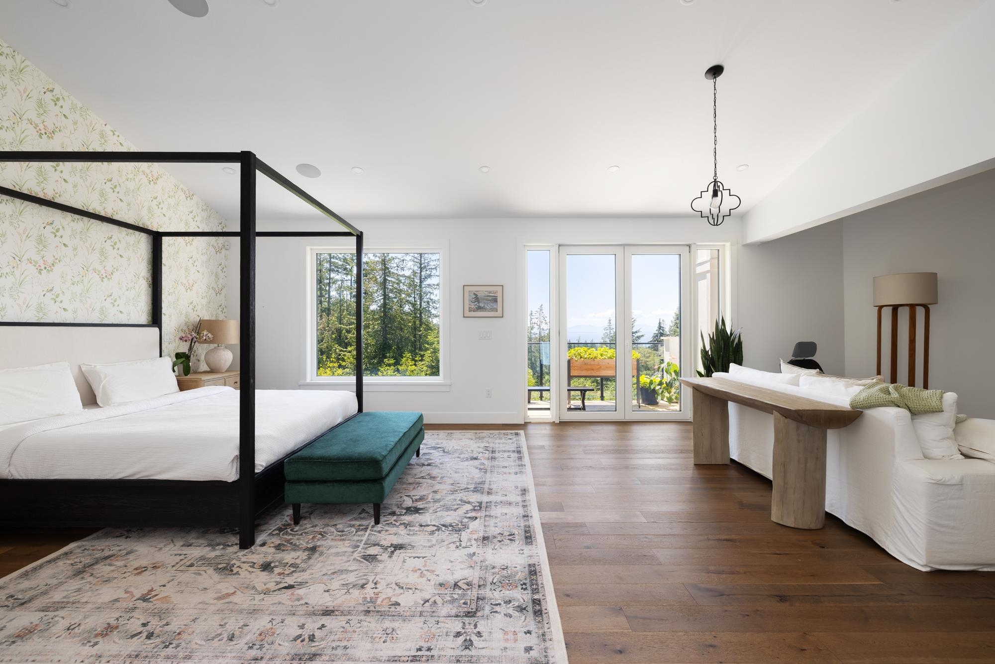 Listing image of 650 LAURA ROAD