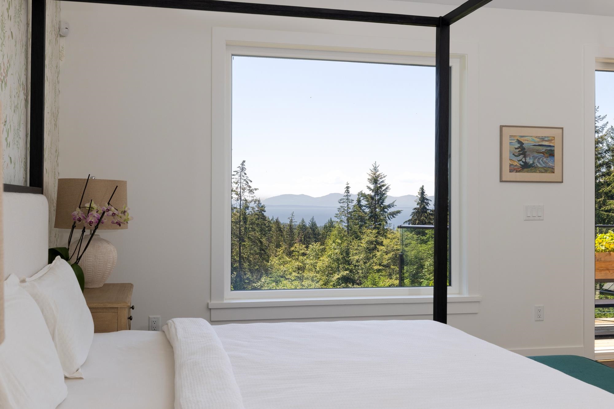 Listing image of 650 LAURA ROAD