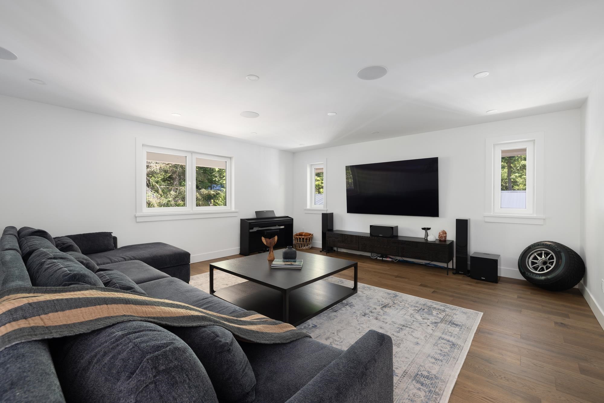 Listing image of 650 LAURA ROAD
