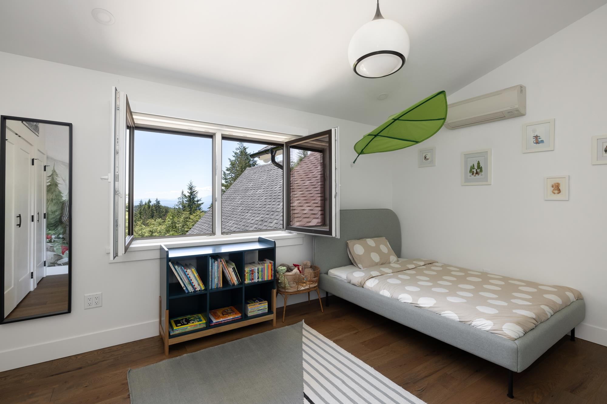 Listing image of 650 LAURA ROAD