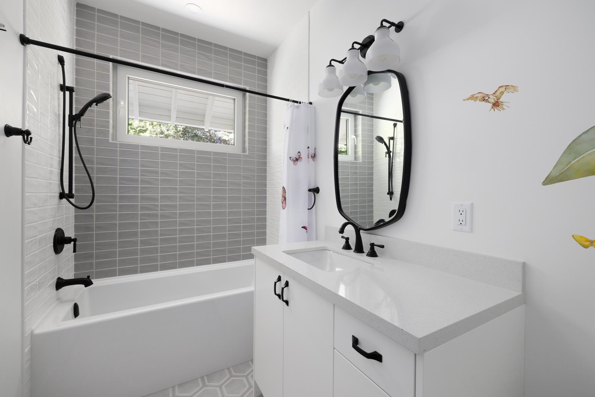 Listing image of 650 LAURA ROAD