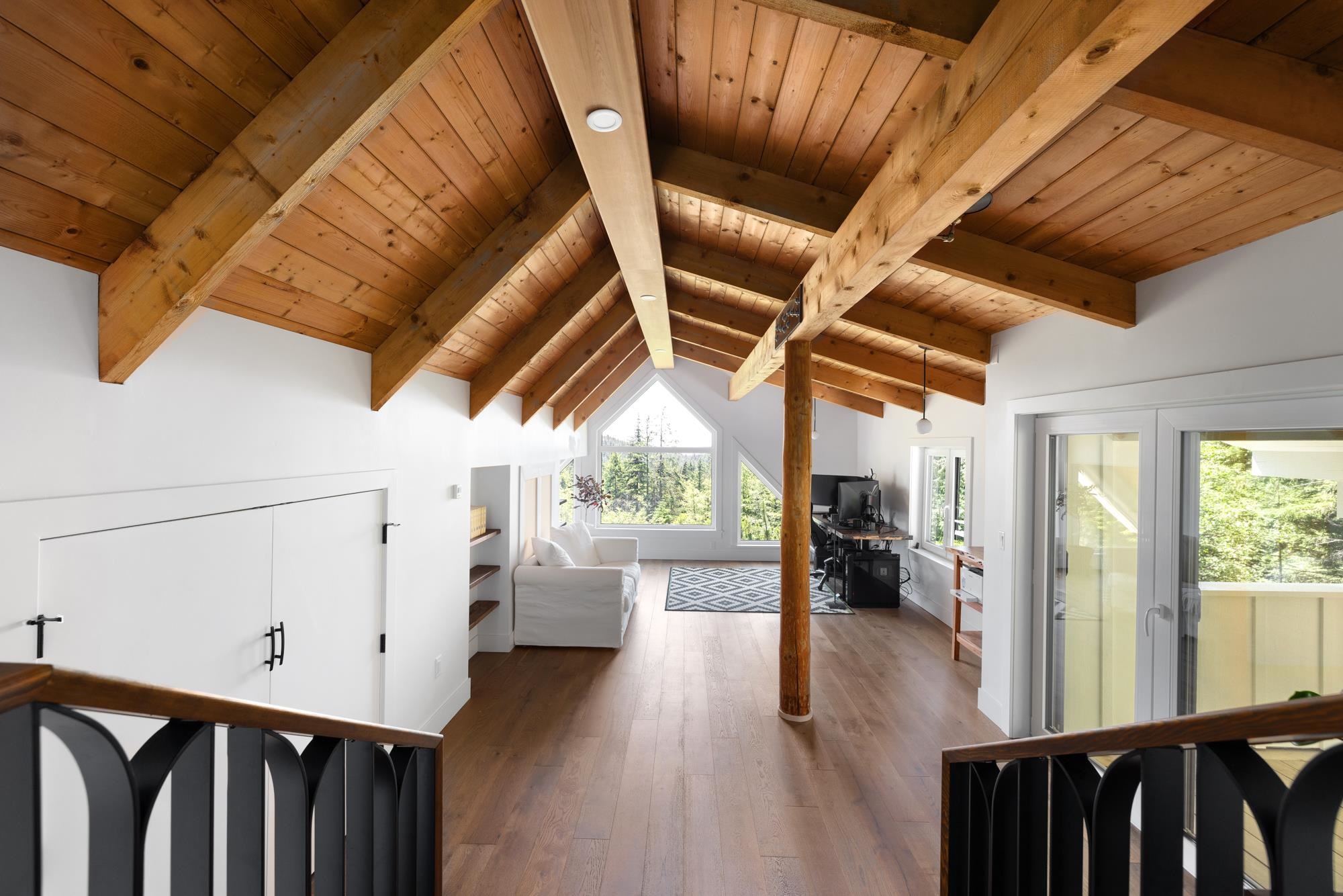 Listing image of 650 LAURA ROAD