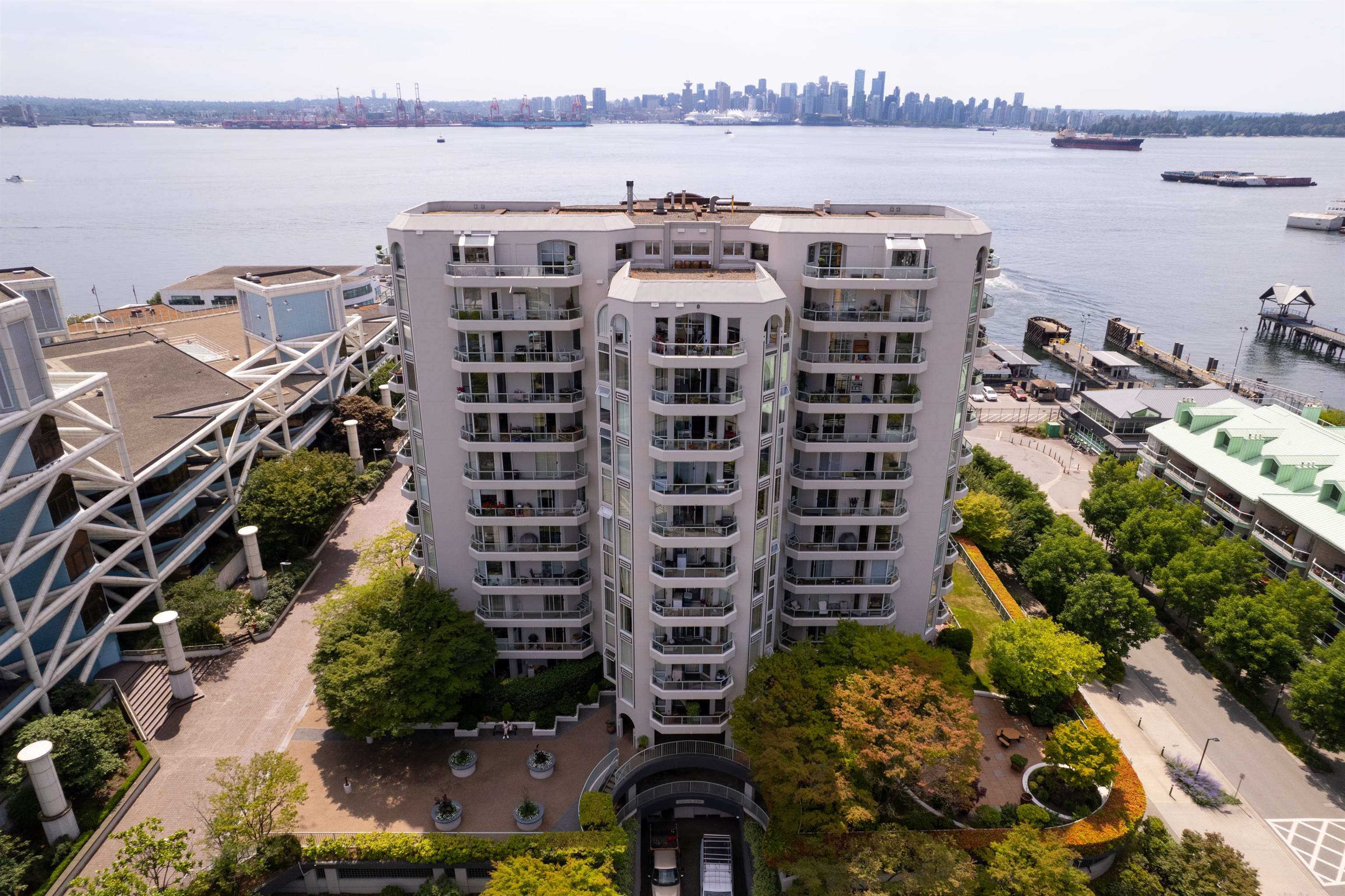 304 168 Chadwick Court, North Vancouver, Lower Lonsdale, V7M 3L4 1