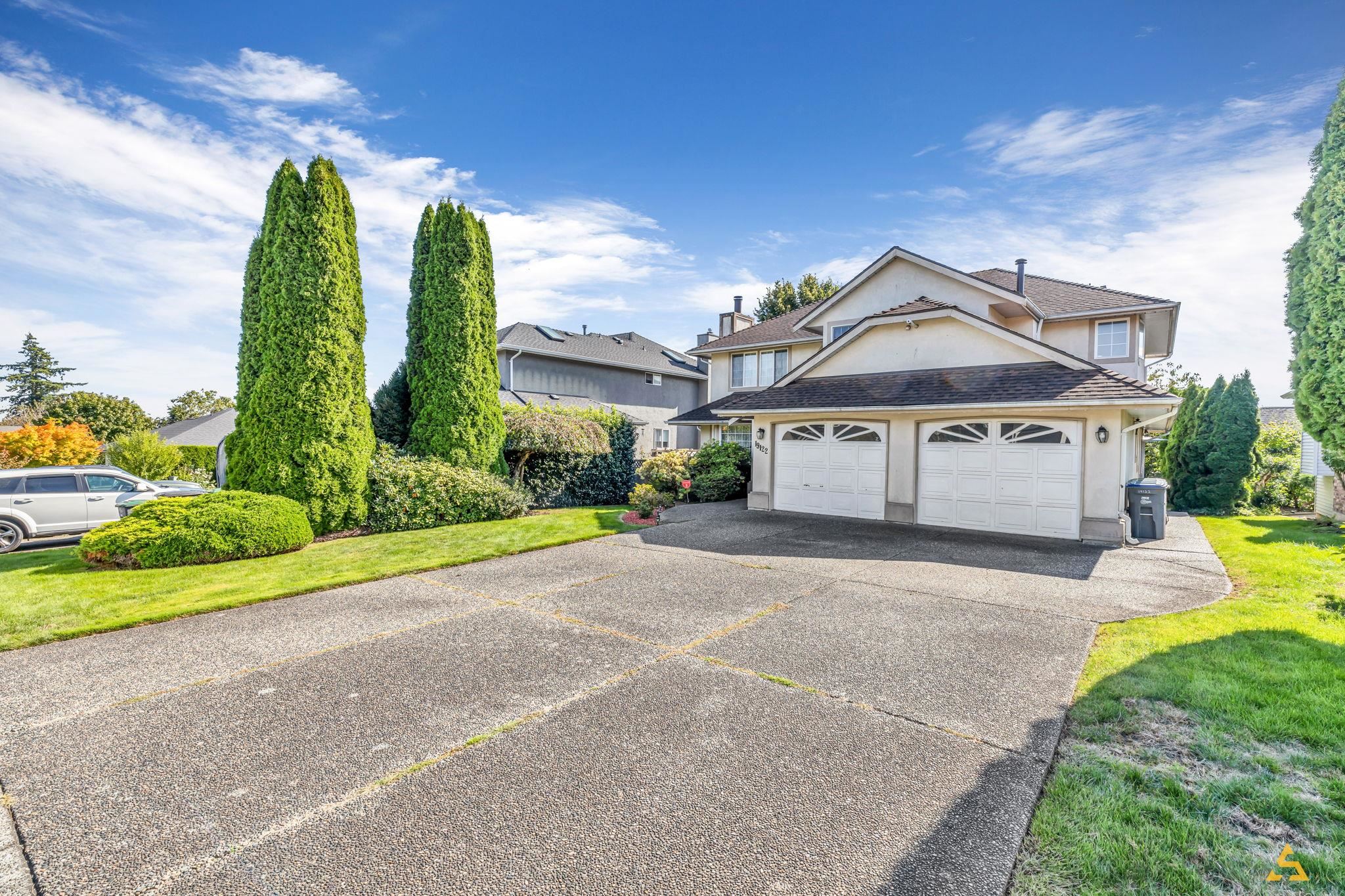 19122 62a Avenue, Surrey, Cloverdale BC, V3S 8C6 1