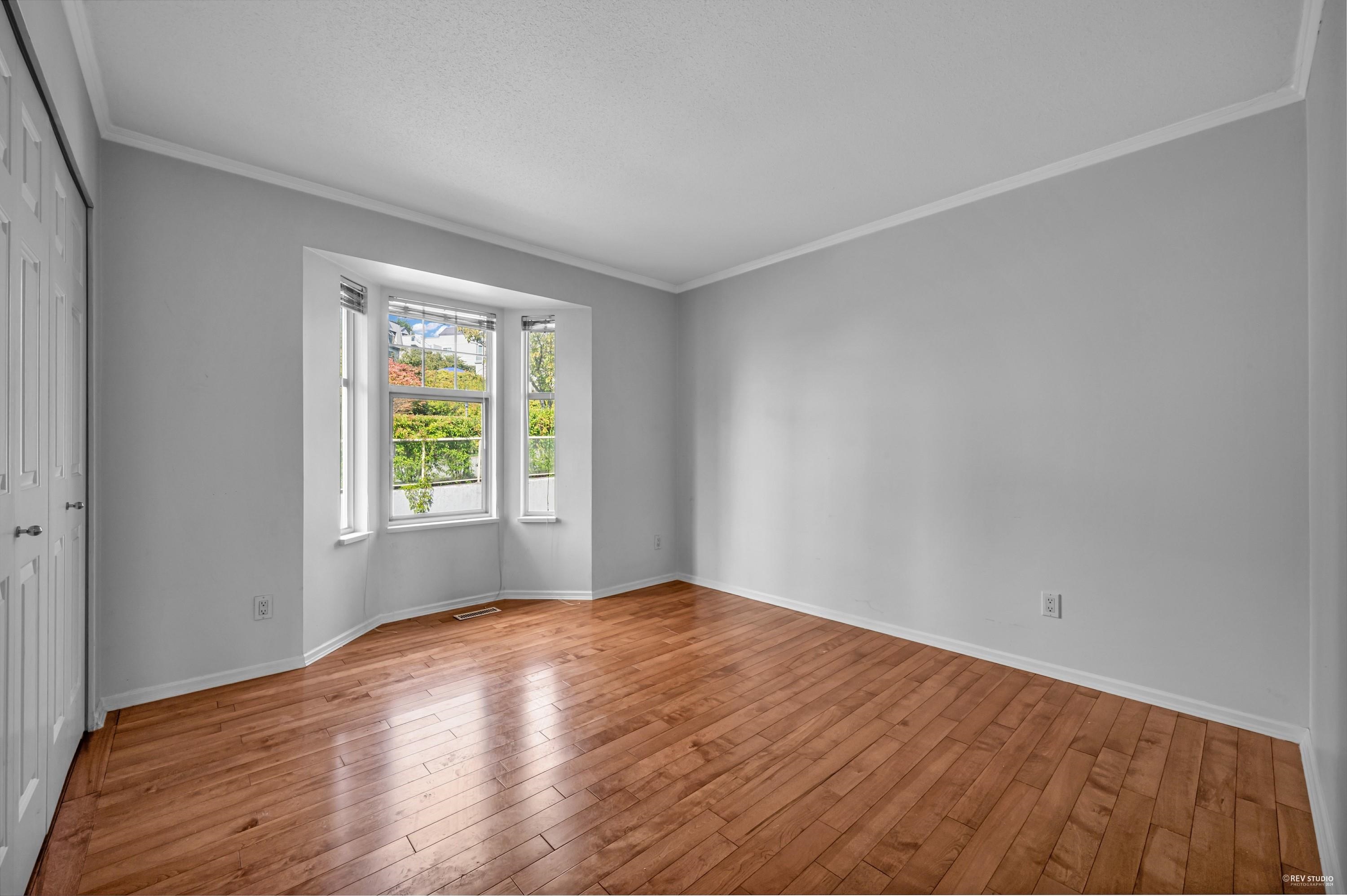 105 28 Richmond Street, New Westminster, Fraserview NW, V3L 5P4 23