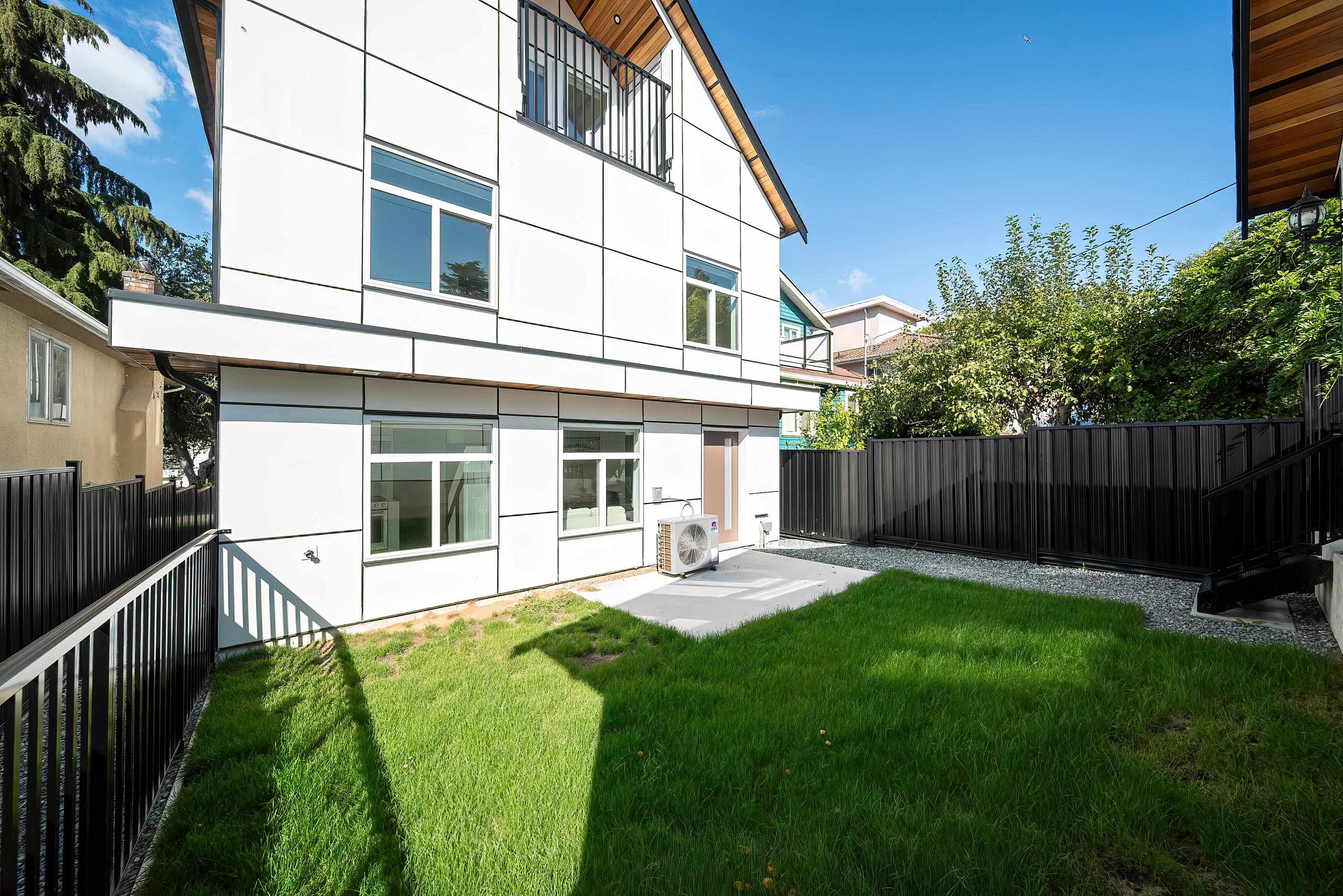 1 2576 E 28th Avenue, Vancouver, Collingwood VE, V5R 1R6 18