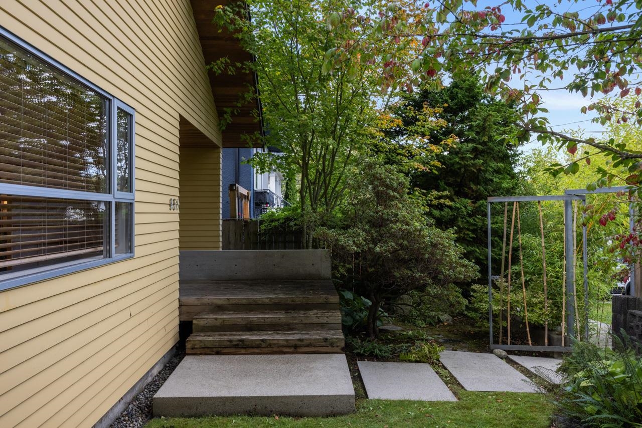 951 Semlin Drive, Vancouver, Grandview Woodland, V5L 4J7 4