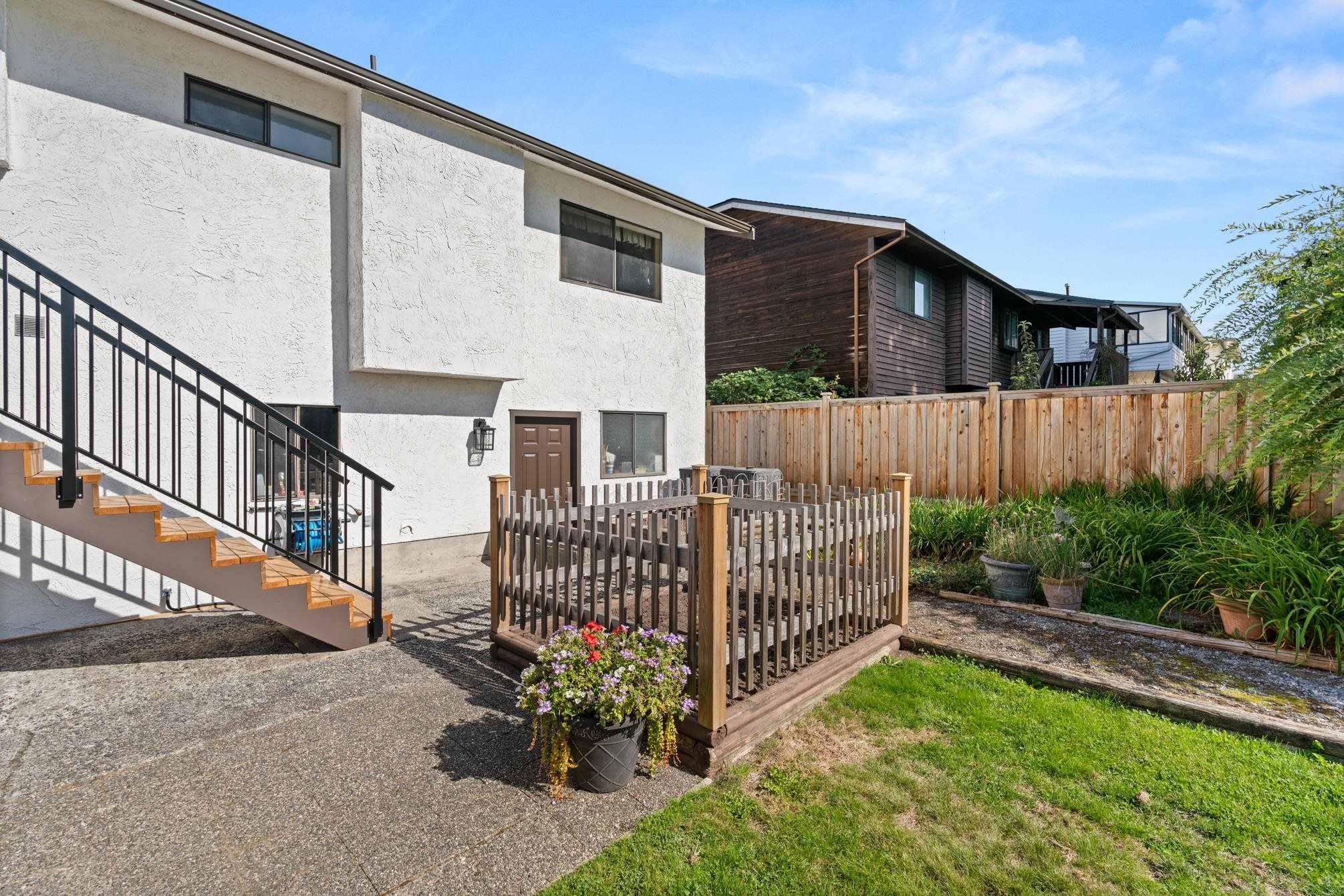 20340 Thorne Avenue, Maple Ridge, Southwest Maple Ridge, V2X 8T9 34