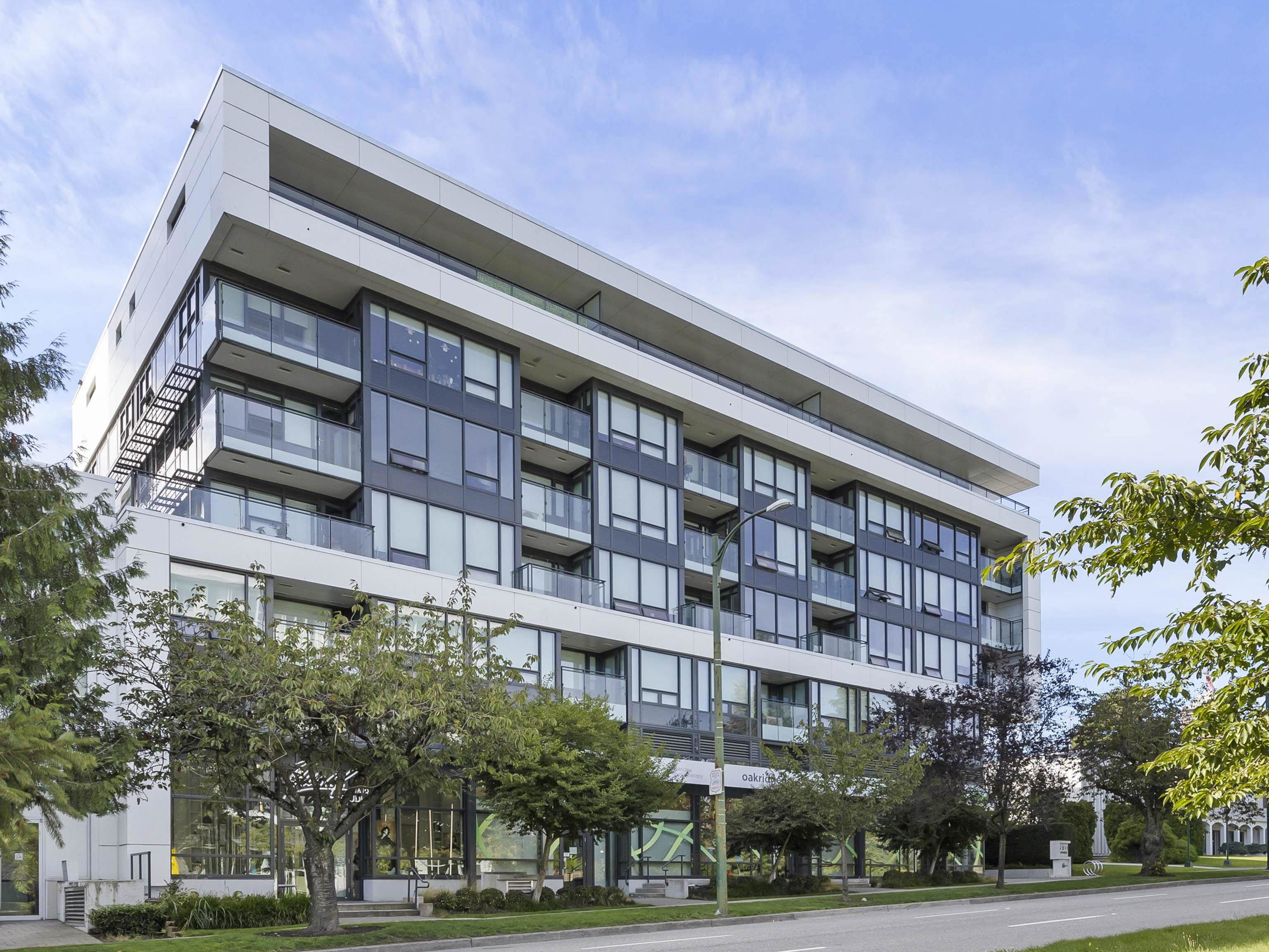 Oakridge VW Apartment/Condo for sale:  1 bedroom 591 sq.ft. (Listed 2024-10-21)