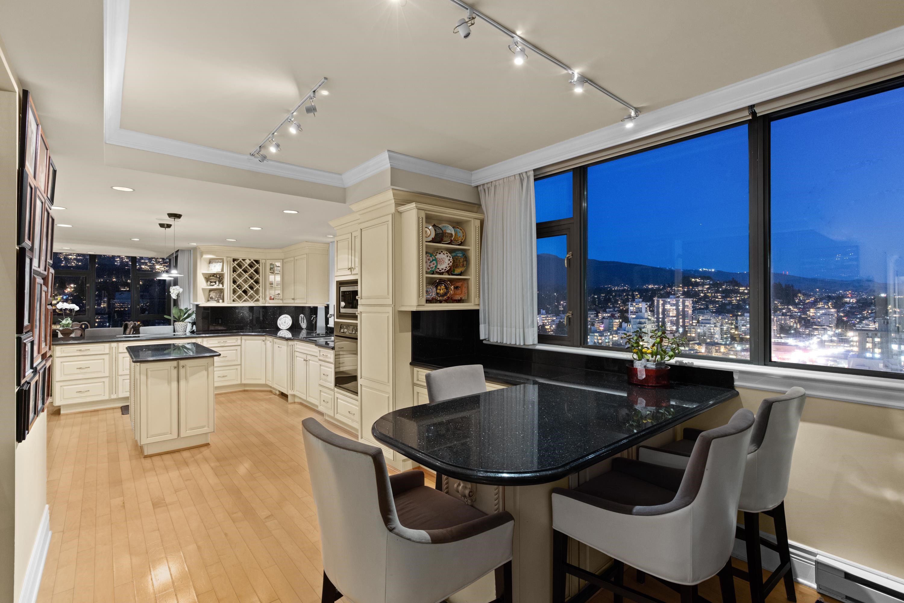 Listing image of 1801 1972 BELLEVUE AVENUE