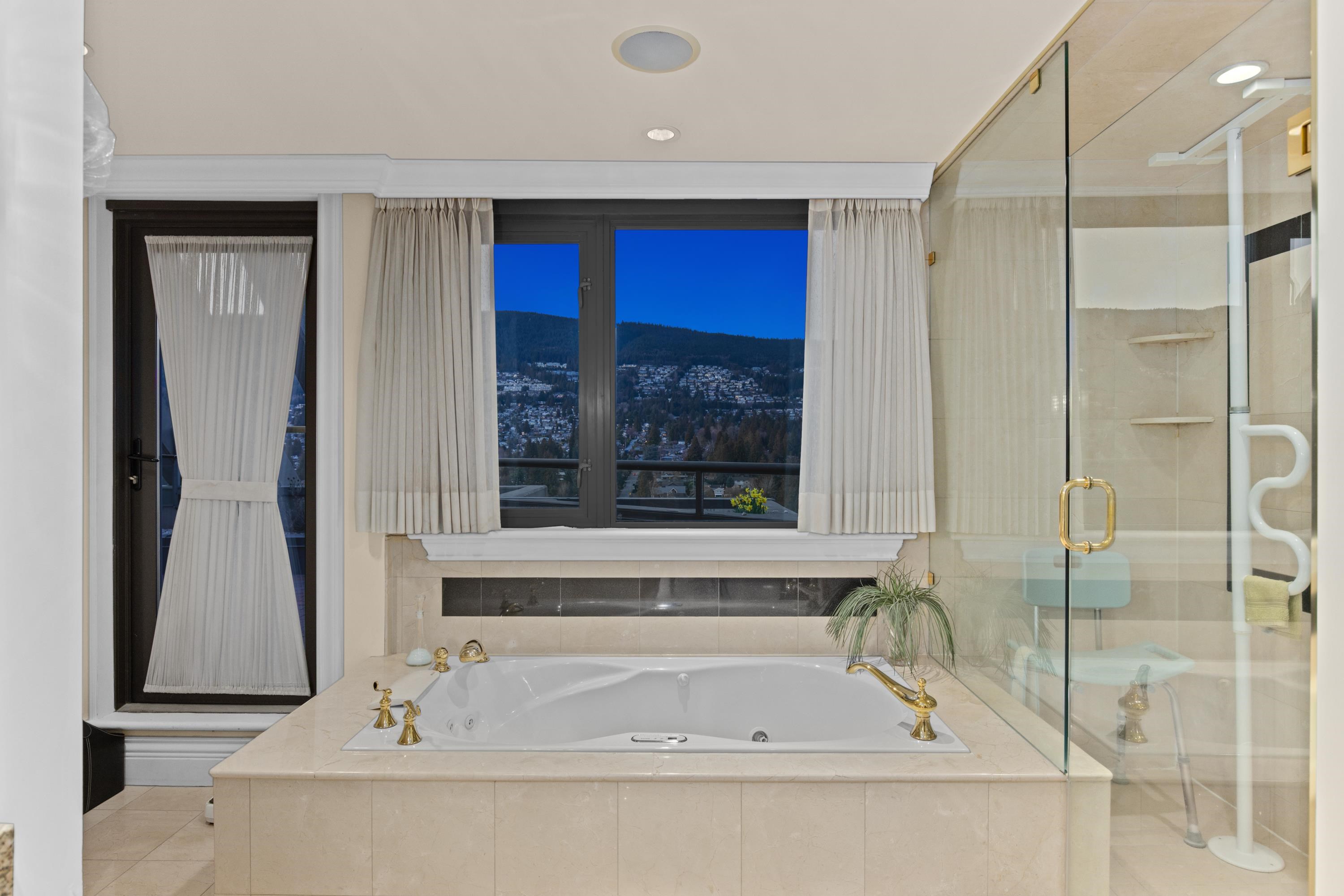 Listing image of 1801 1972 BELLEVUE AVENUE