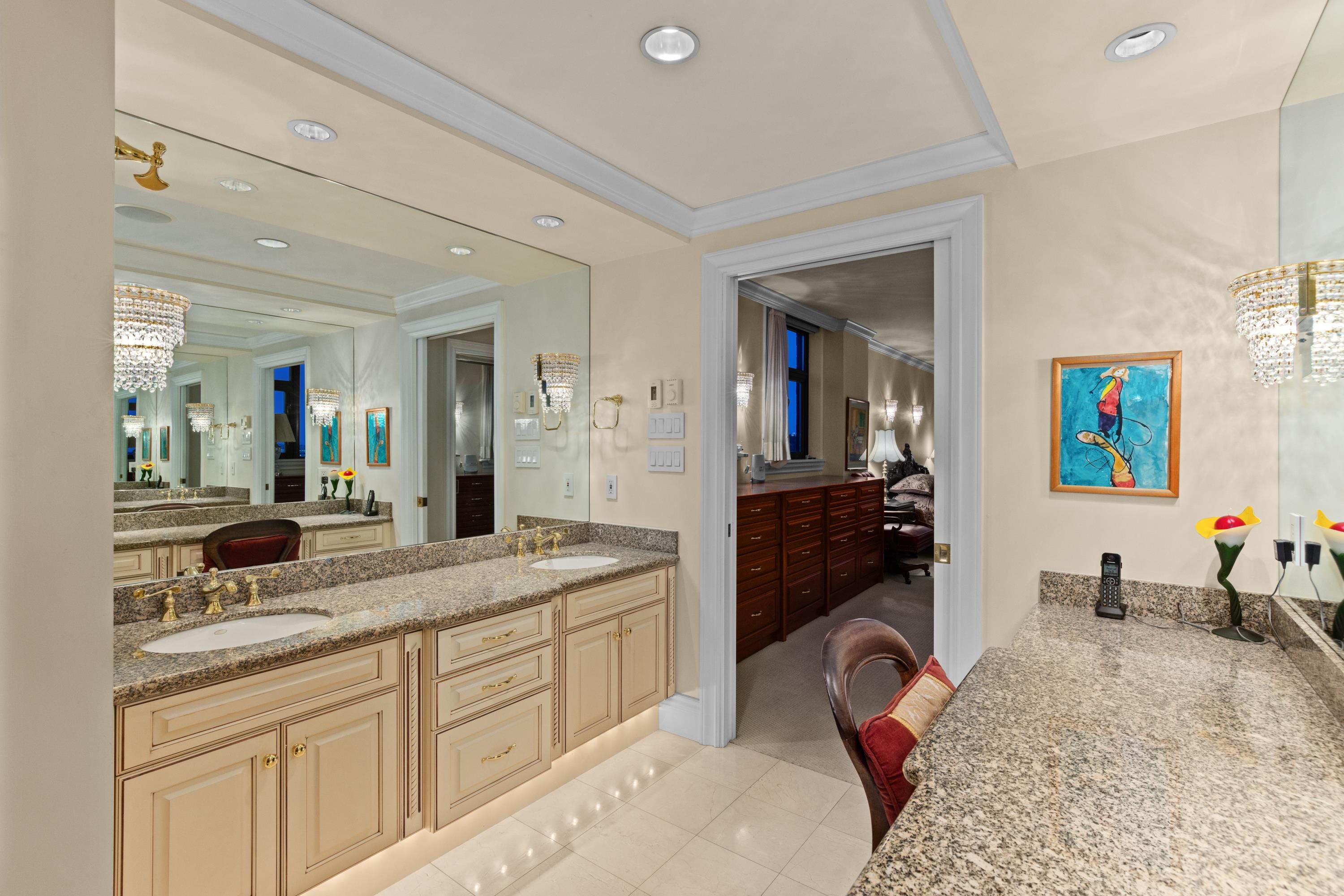 Listing image of 1801 1972 BELLEVUE AVENUE